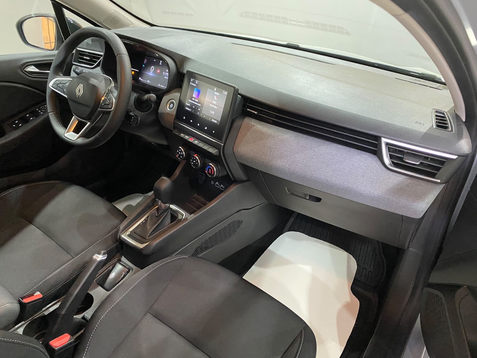 2026 Benzin Otomatik Renault Clio Gri Gürel Tasarım Aksesuar Otomotiv San. Tic. Ltd. Şti.