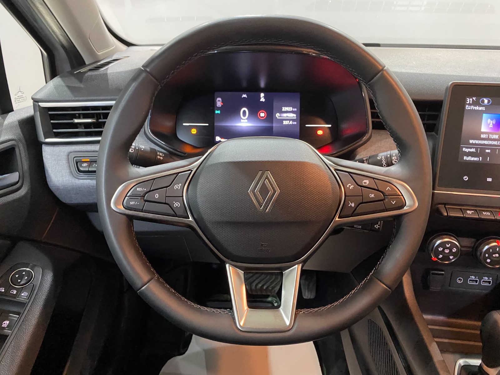 2026 Benzin Otomatik Renault Clio Gri Gürel Tasarım Aksesuar Otomotiv San. Tic. Ltd. Şti.