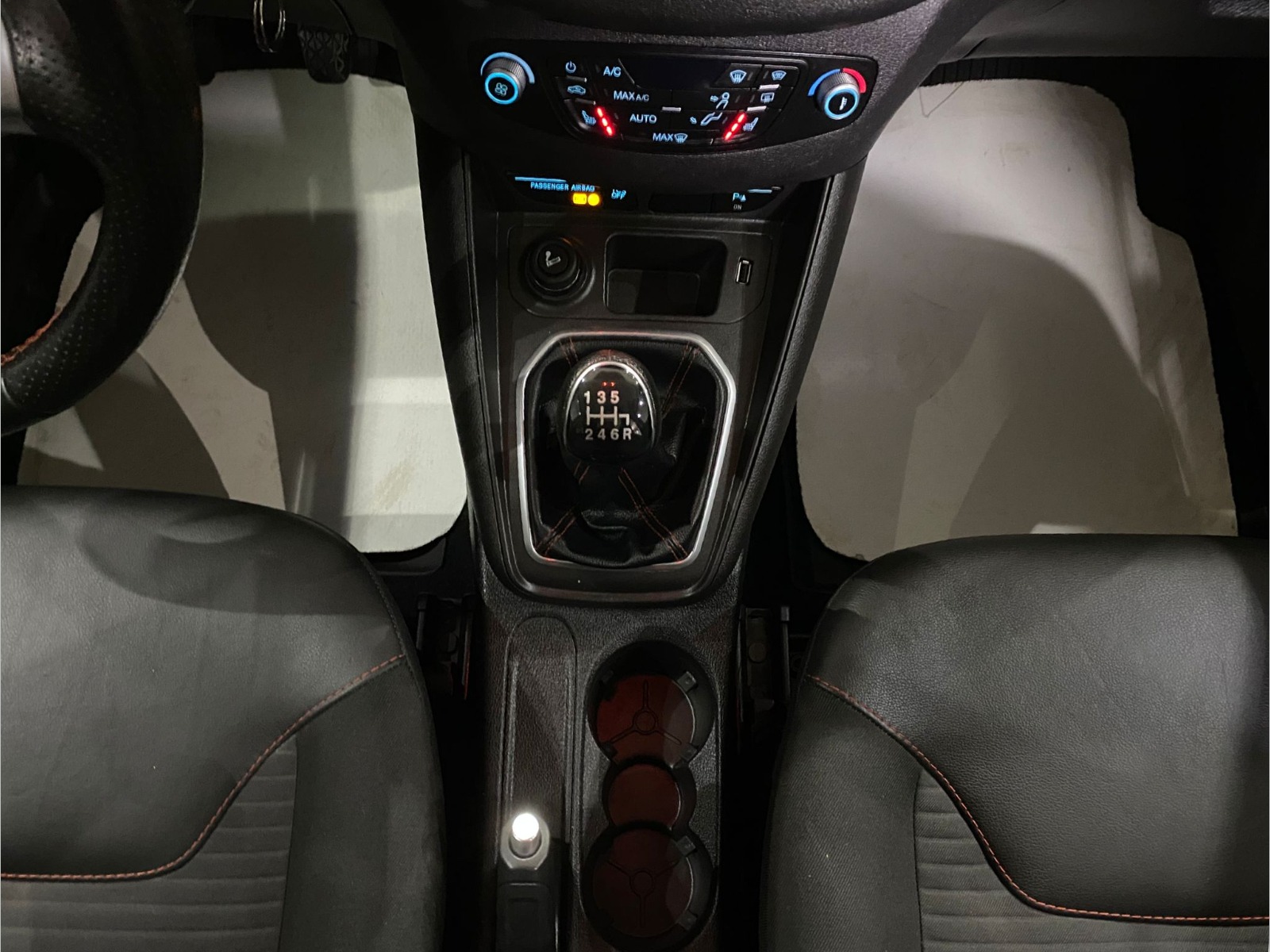 2022 Dizel Manuel Ford Tourneo Courier Kırmızı Gürel Tasarım Aksesuar Otomotiv San. Tic. Ltd. Şti.