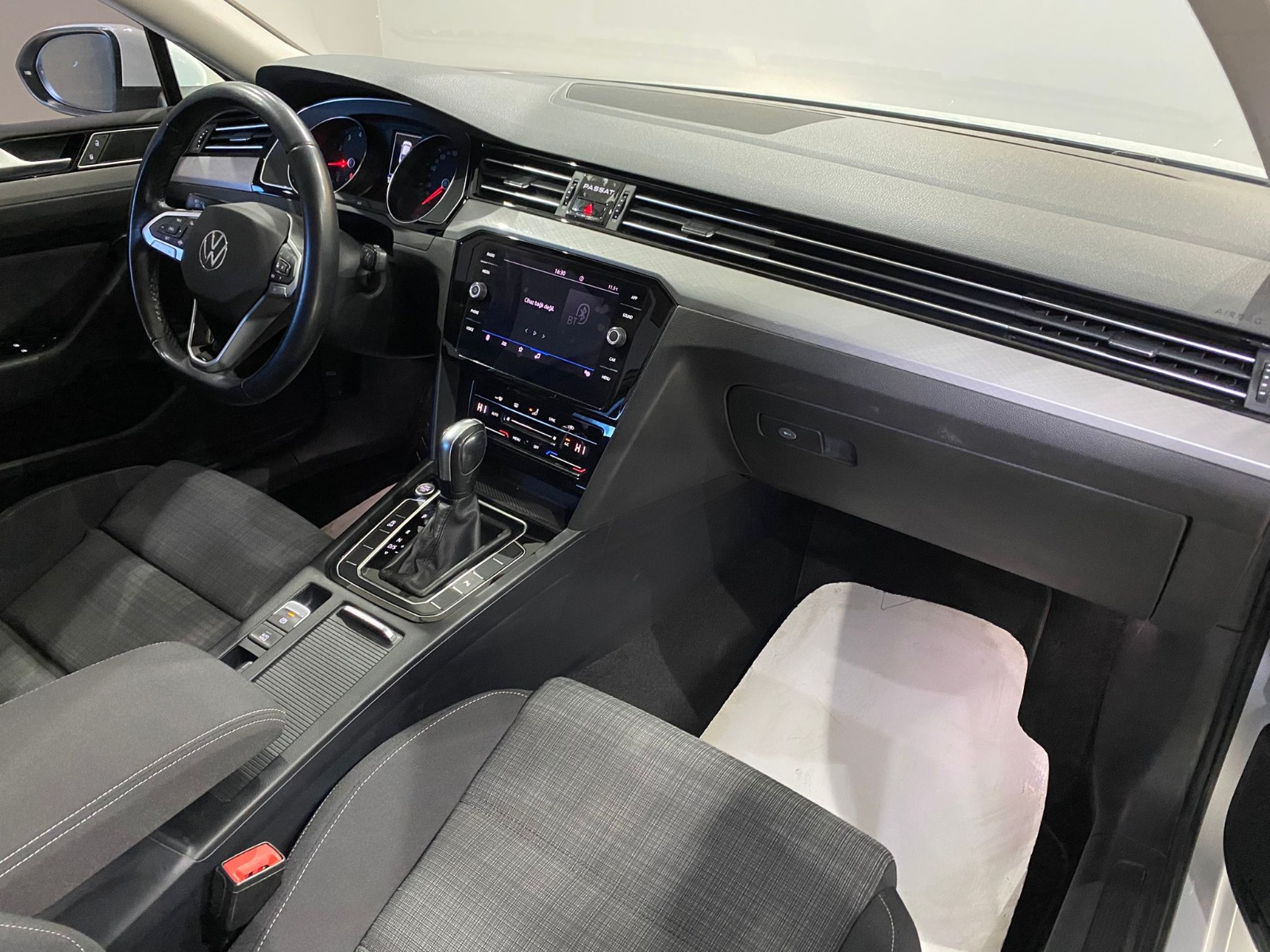 2022 Benzin Otomatik Volkswagen Passat Beyaz Gürel Tasarım Aksesuar Otomotiv San. Tic. Ltd. Şti.