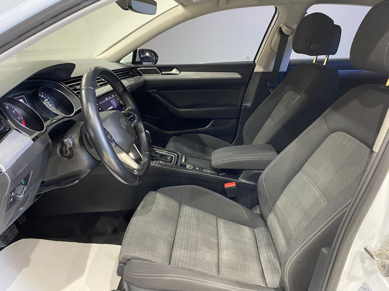 2022 Benzin Otomatik Volkswagen Passat Beyaz Gürel Tasarım Aksesuar Otomotiv San. Tic. Ltd. Şti.