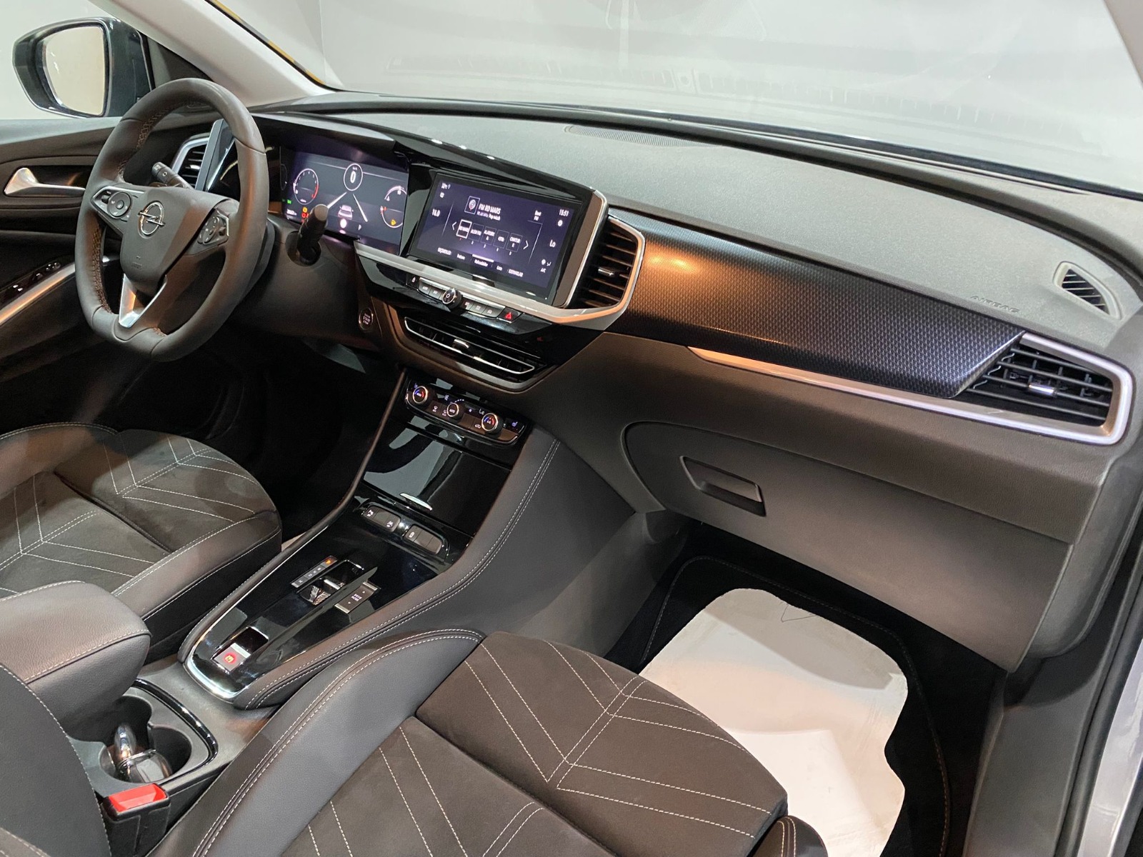 2024 Benzin Otomatik Opel Grandland Gümüş Gri Gürel Tasarım Aksesuar Otomotiv San. Tic. Ltd. Şti.