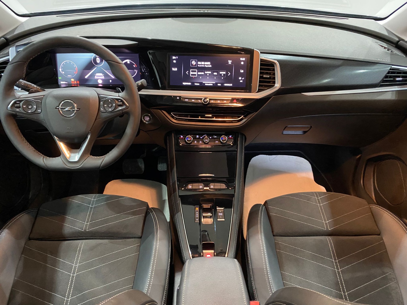 2024 Benzin Otomatik Opel Grandland Gümüş Gri Gürel Tasarım Aksesuar Otomotiv San. Tic. Ltd. Şti.