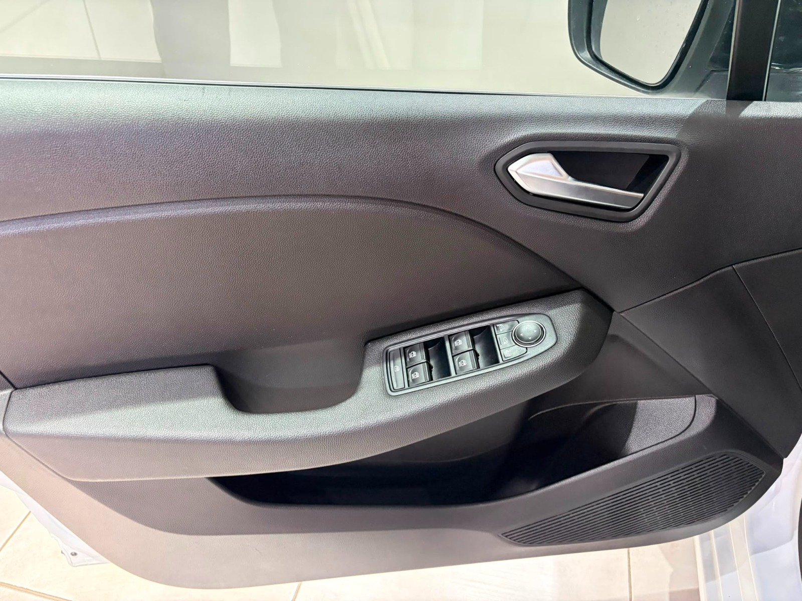 2025 Benzin Otomatik Renault Clio Beyaz Gürel Tasarım Aksesuar Otomotiv San. Tic. Ltd. Şti.