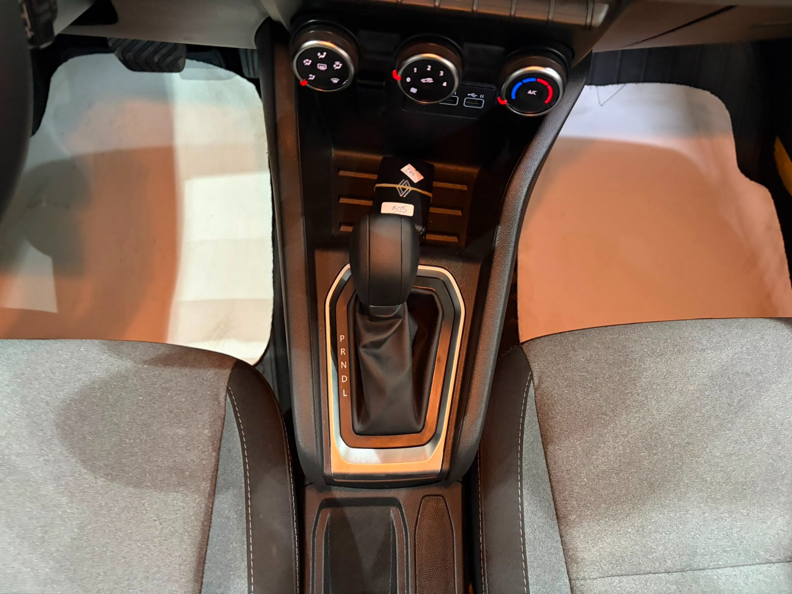 2025 Benzin Otomatik Renault Clio Beyaz Gürel Tasarım Aksesuar Otomotiv San. Tic. Ltd. Şti.