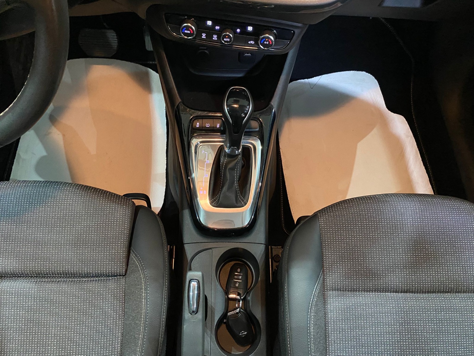 2021 Benzin Otomatik Opel Crossland Siyah Gürel Tasarım Aksesuar Otomotiv San. Tic. Ltd. Şti.