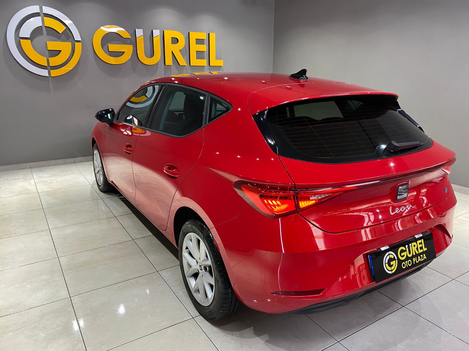 2021 Benzin Manuel Seat Leon Kırmızı Gürel Tasarım Aksesuar Otomotiv San. Tic. Ltd. Şti.