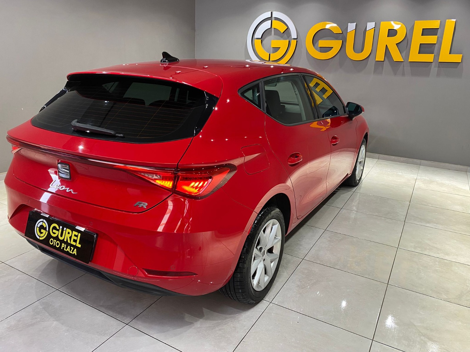 2021 Benzin Manuel Seat Leon Kırmızı Gürel Tasarım Aksesuar Otomotiv San. Tic. Ltd. Şti.