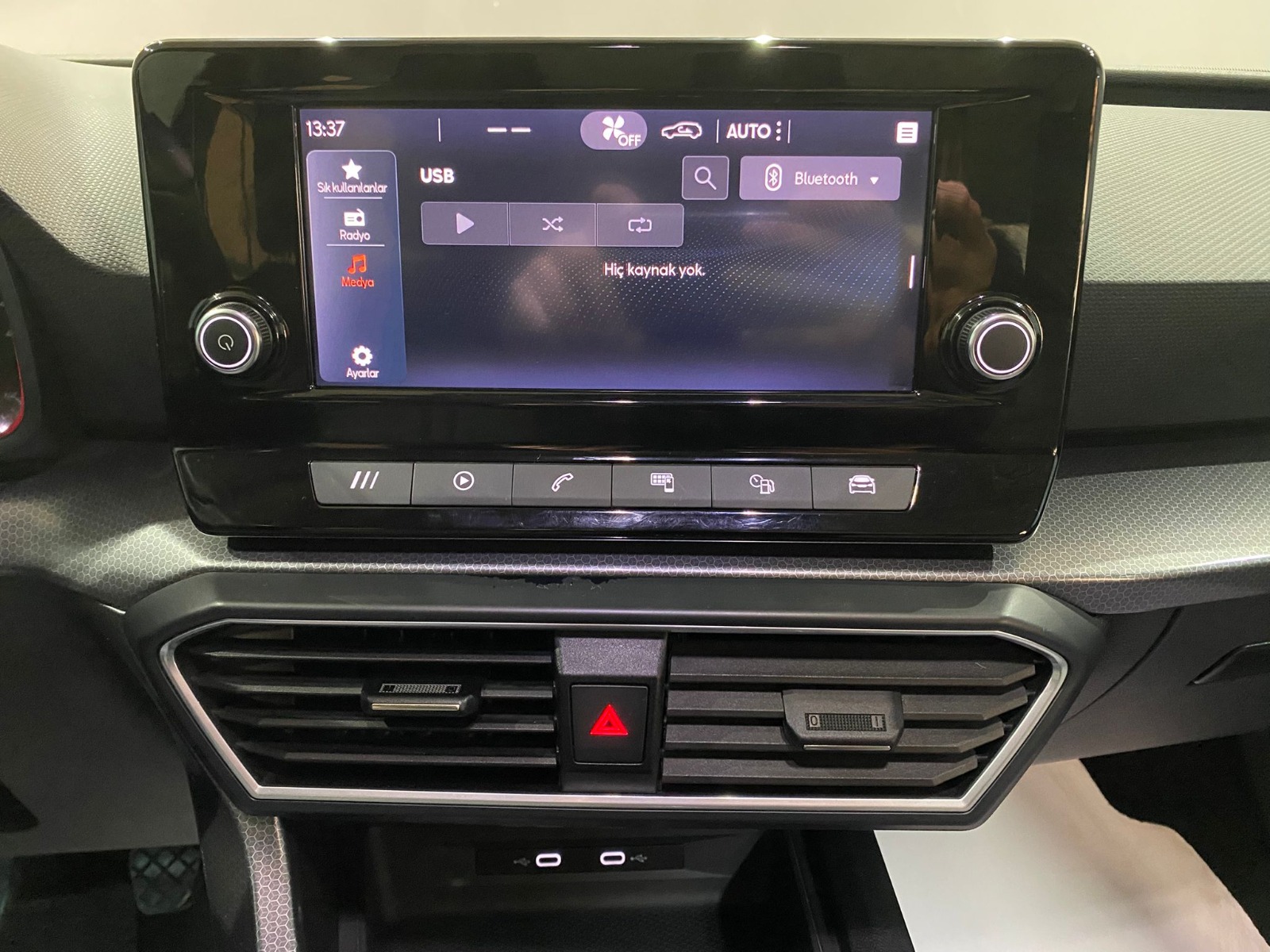 2021 Benzin Manuel Seat Leon Kırmızı Gürel Tasarım Aksesuar Otomotiv San. Tic. Ltd. Şti.