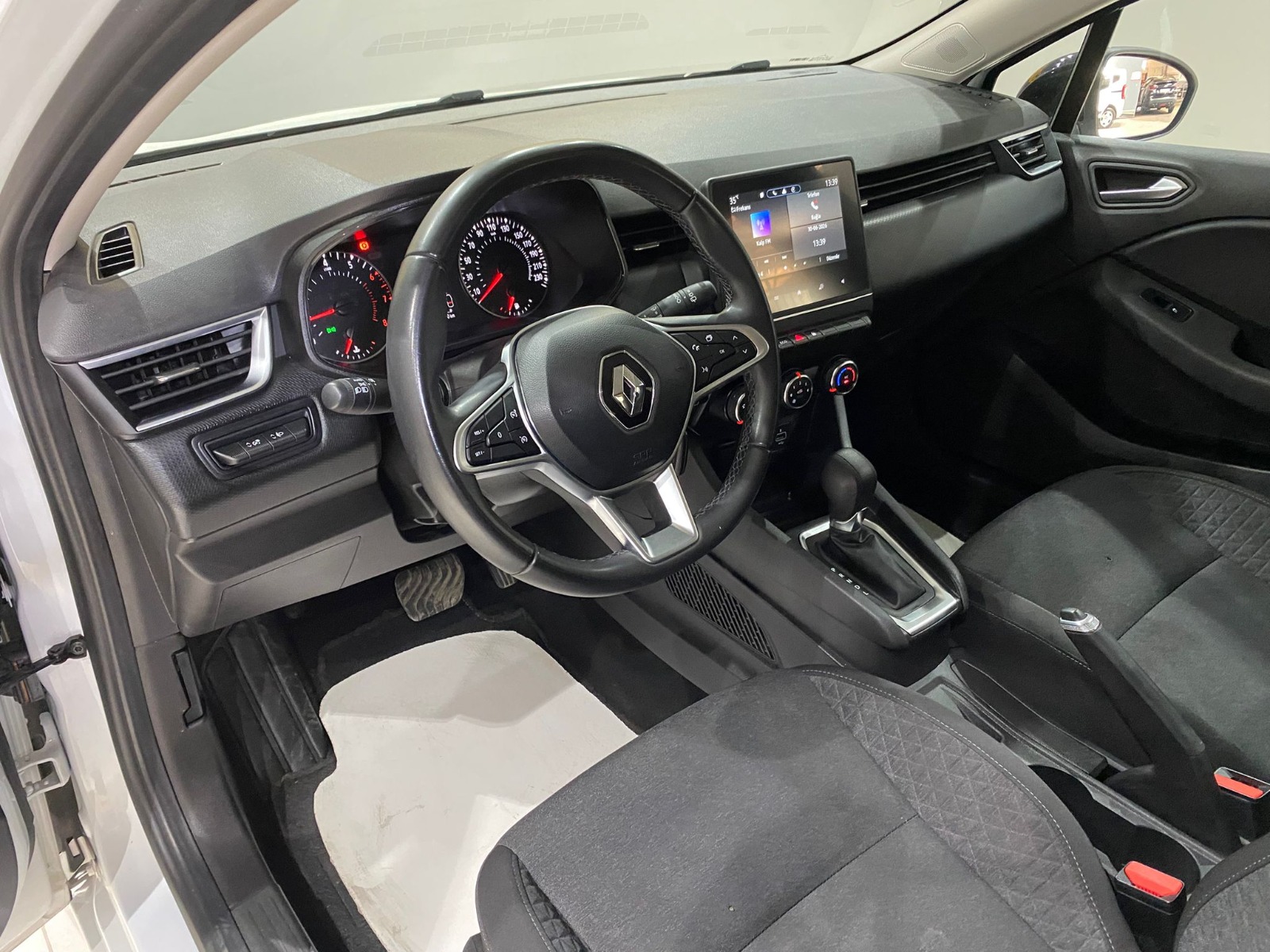 2023 Benzin Otomatik Renault Clio Beyaz Gürel Tasarım Aksesuar Otomotiv San. Tic. Ltd. Şti.