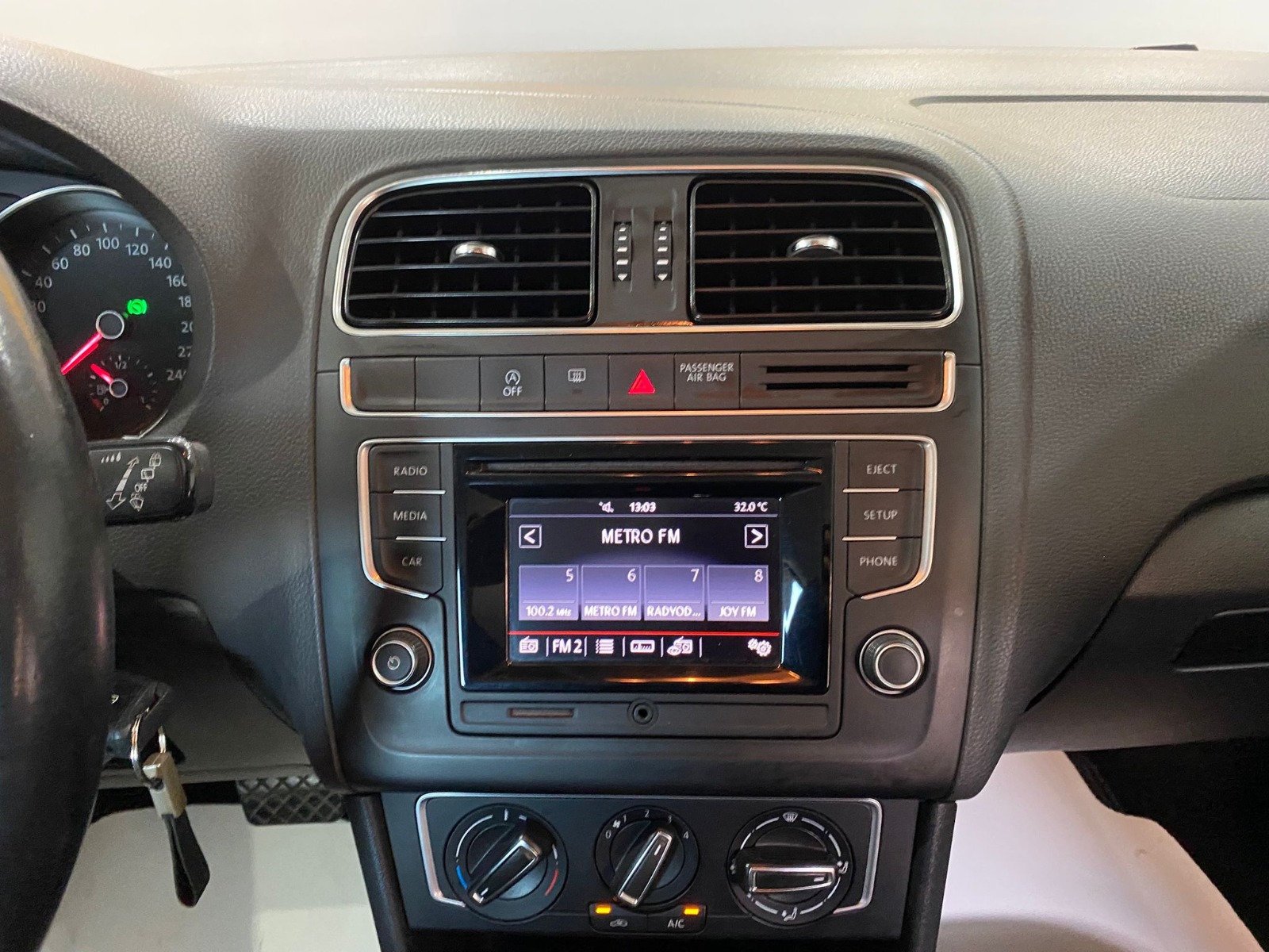 2016 Benzin Otomatik Volkswagen Polo Siyah Gürel Tasarım Aksesuar Otomotiv San. Tic. Ltd. Şti.