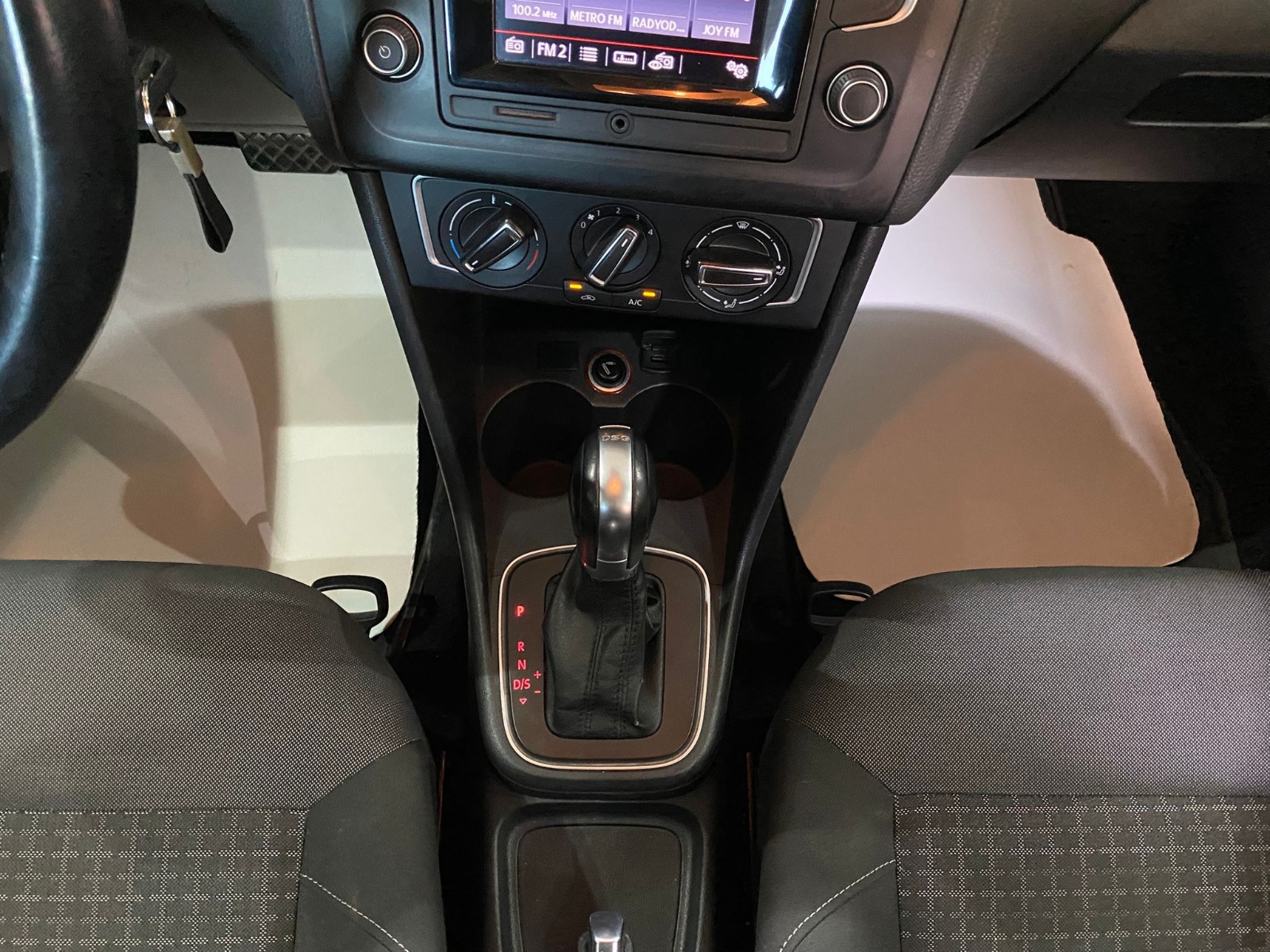 2016 Benzin Otomatik Volkswagen Polo Siyah Gürel Tasarım Aksesuar Otomotiv San. Tic. Ltd. Şti.