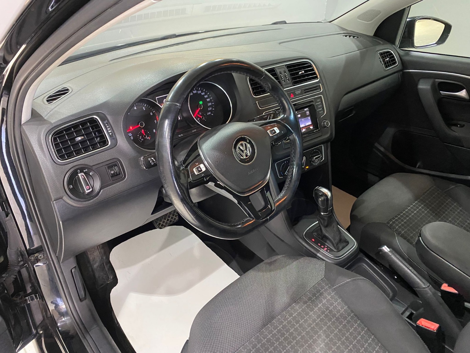 2016 Benzin Otomatik Volkswagen Polo Siyah Gürel Tasarım Aksesuar Otomotiv San. Tic. Ltd. Şti.