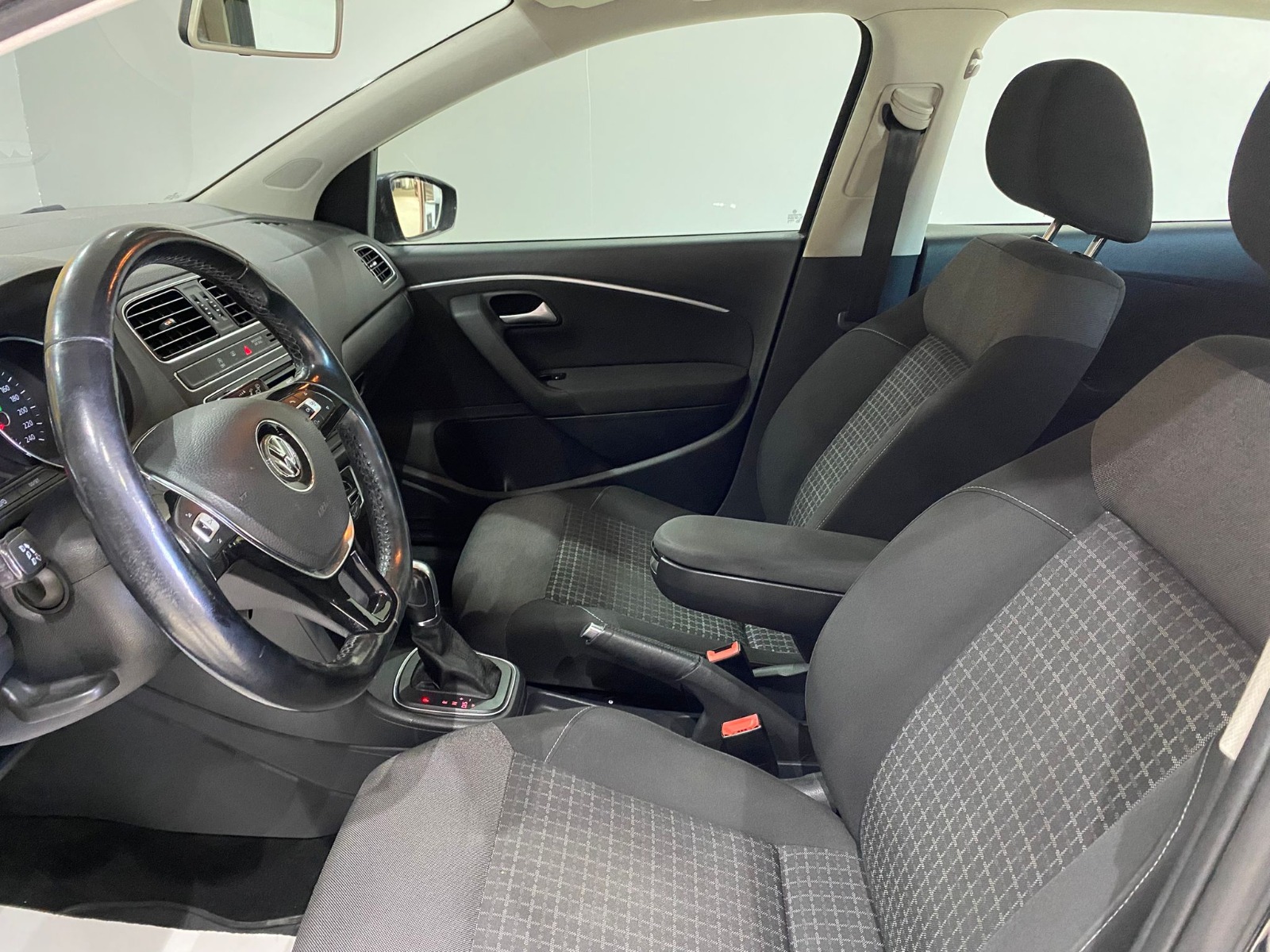 2016 Benzin Otomatik Volkswagen Polo Siyah Gürel Tasarım Aksesuar Otomotiv San. Tic. Ltd. Şti.