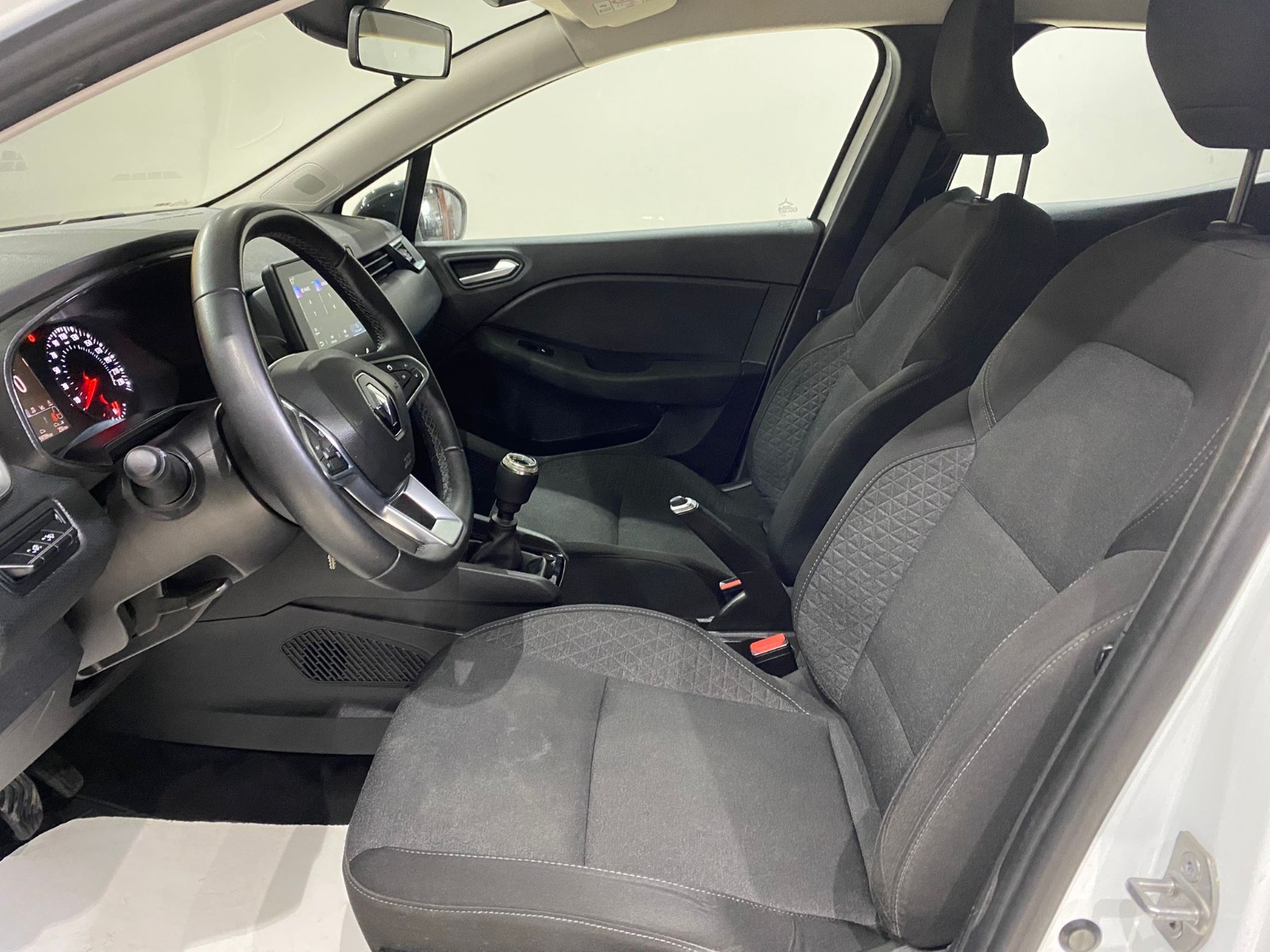 2023 Benzin Manuel Renault Clio Beyaz Gürel Tasarım Aksesuar Otomotiv San. Tic. Ltd. Şti.