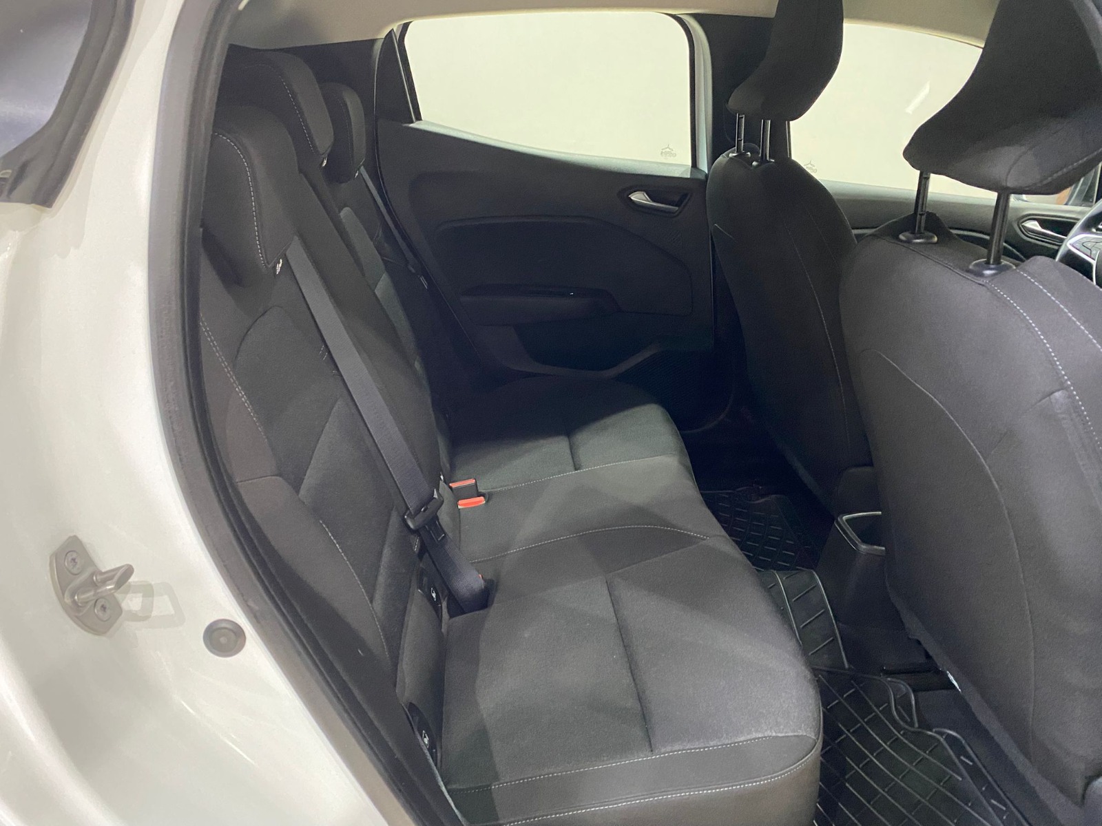 2023 Benzin Manuel Renault Clio Beyaz Gürel Tasarım Aksesuar Otomotiv San. Tic. Ltd. Şti.