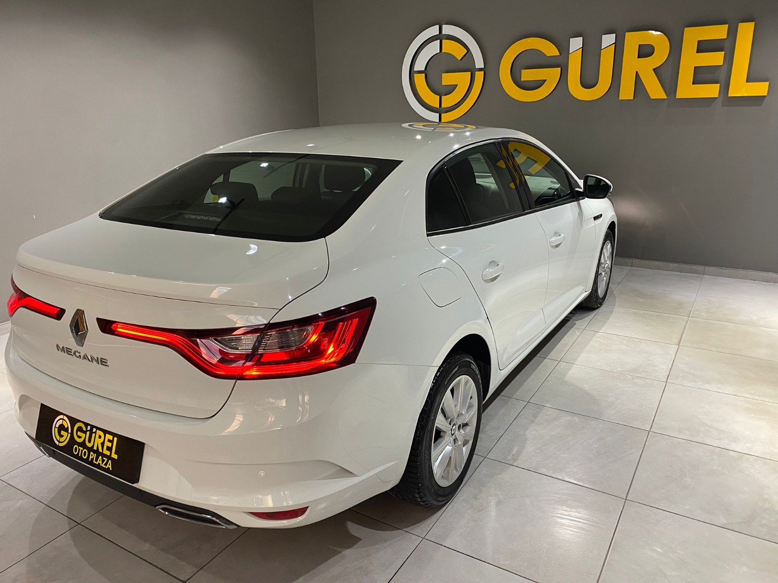 2021 Benzin Otomatik Renault Megane Beyaz Gürel Tasarım Aksesuar Otomotiv San. Tic. Ltd. Şti.