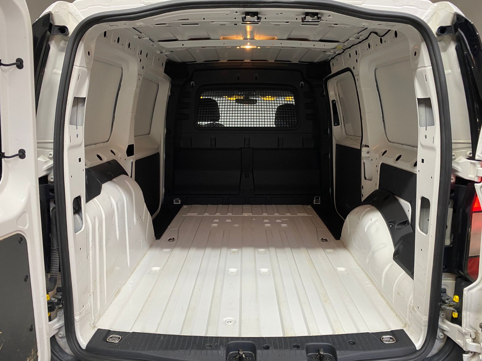 2022 Dizel Otomatik Volkswagen Caddy Beyaz Gürel Tasarım Aksesuar Otomotiv San. Tic. Ltd. Şti.