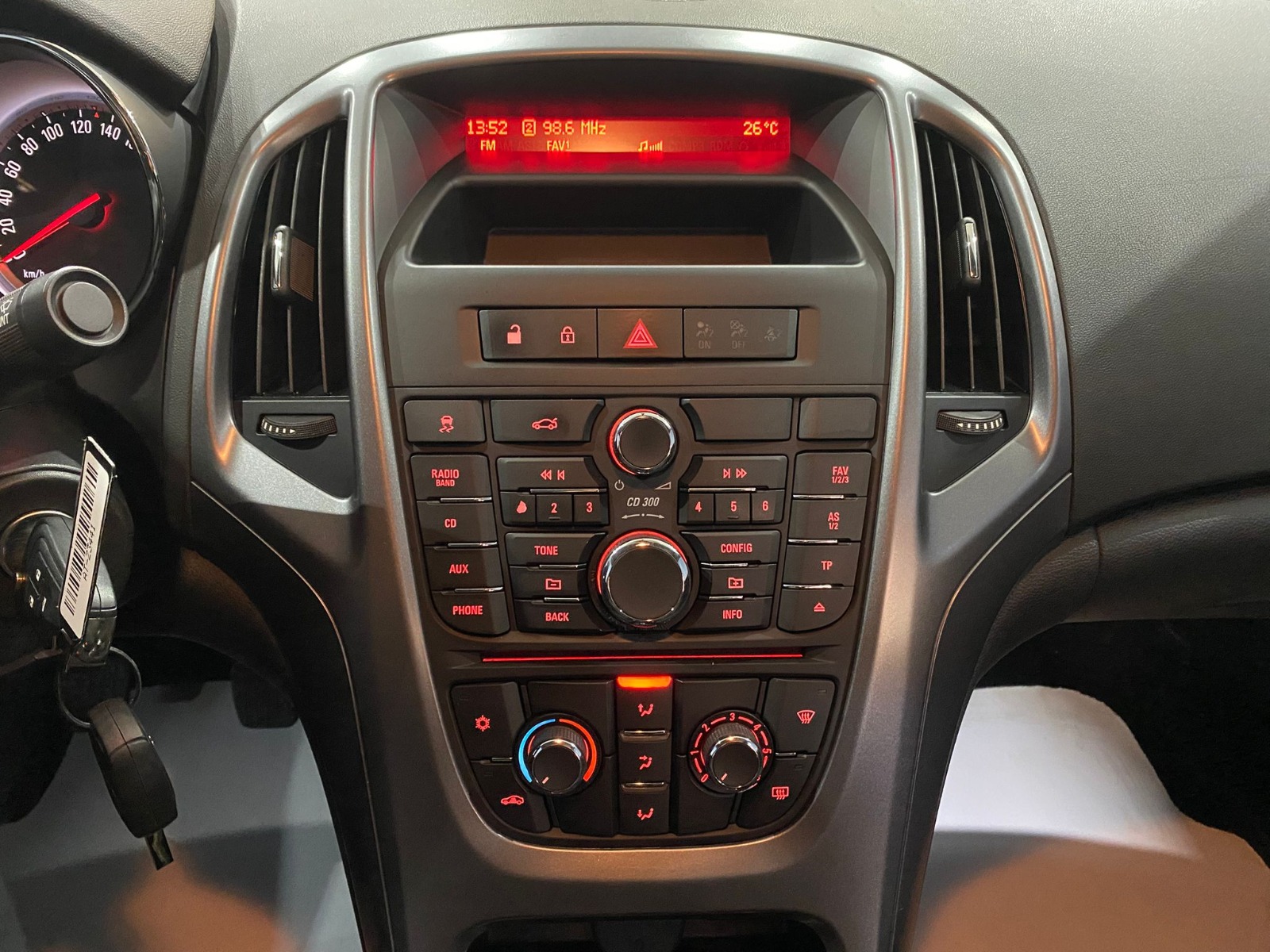 2016 Benzin + LPG Manuel Opel Astra Beyaz Gürel Tasarım Aksesuar Otomotiv San. Tic. Ltd. Şti.