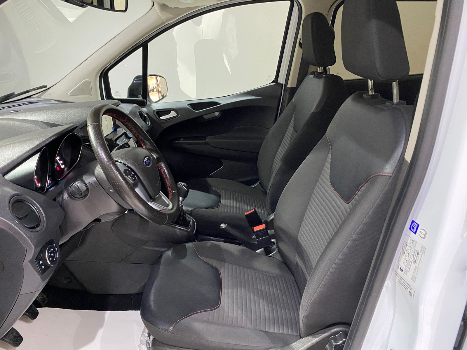 2023 Benzin Manuel Ford Tourneo Courier Beyaz Gürel Tasarım Aksesuar Otomotiv San. Tic. Ltd. Şti.