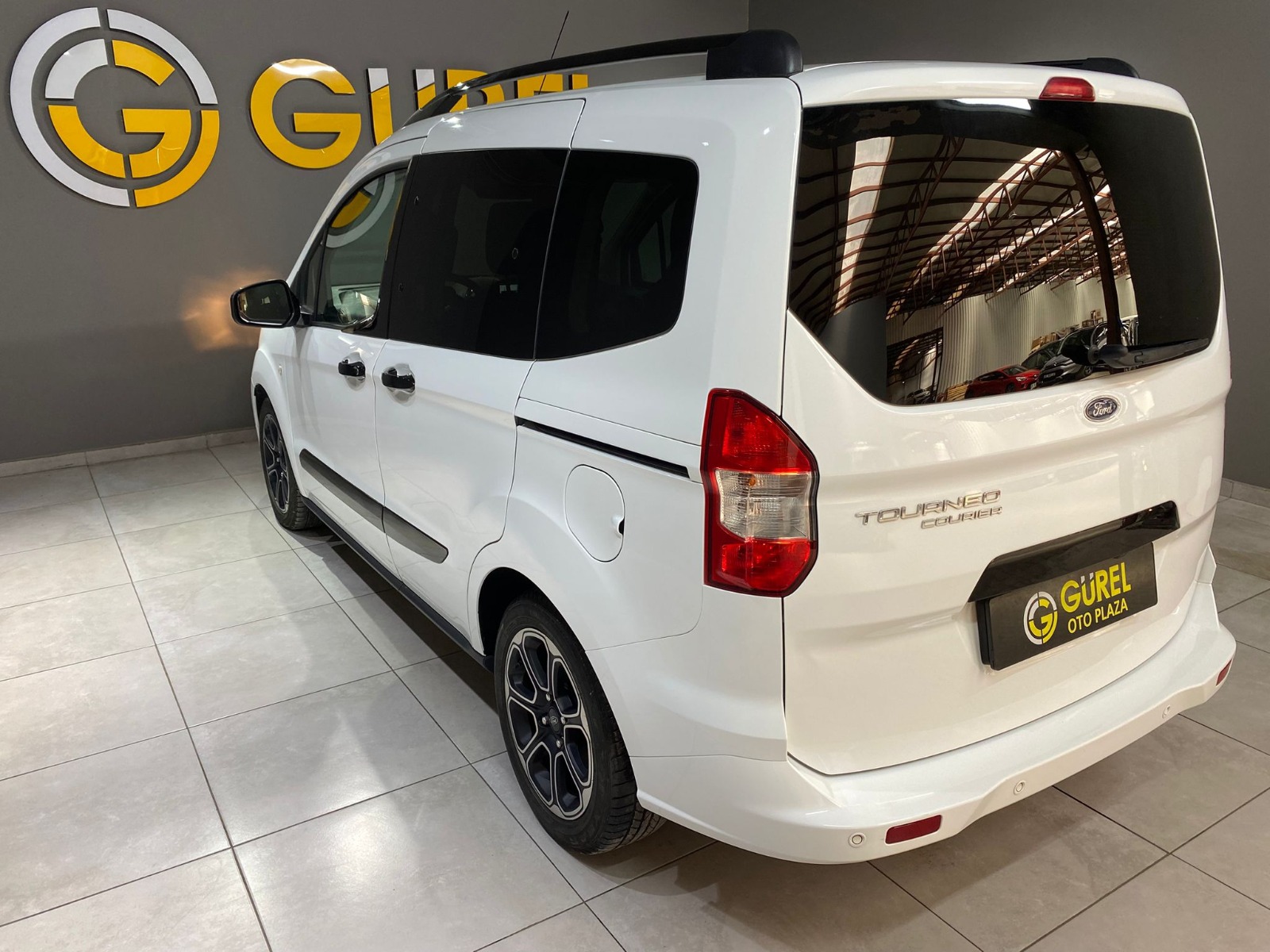 2023 Benzin Manuel Ford Tourneo Courier Beyaz Gürel Tasarım Aksesuar Otomotiv San. Tic. Ltd. Şti.