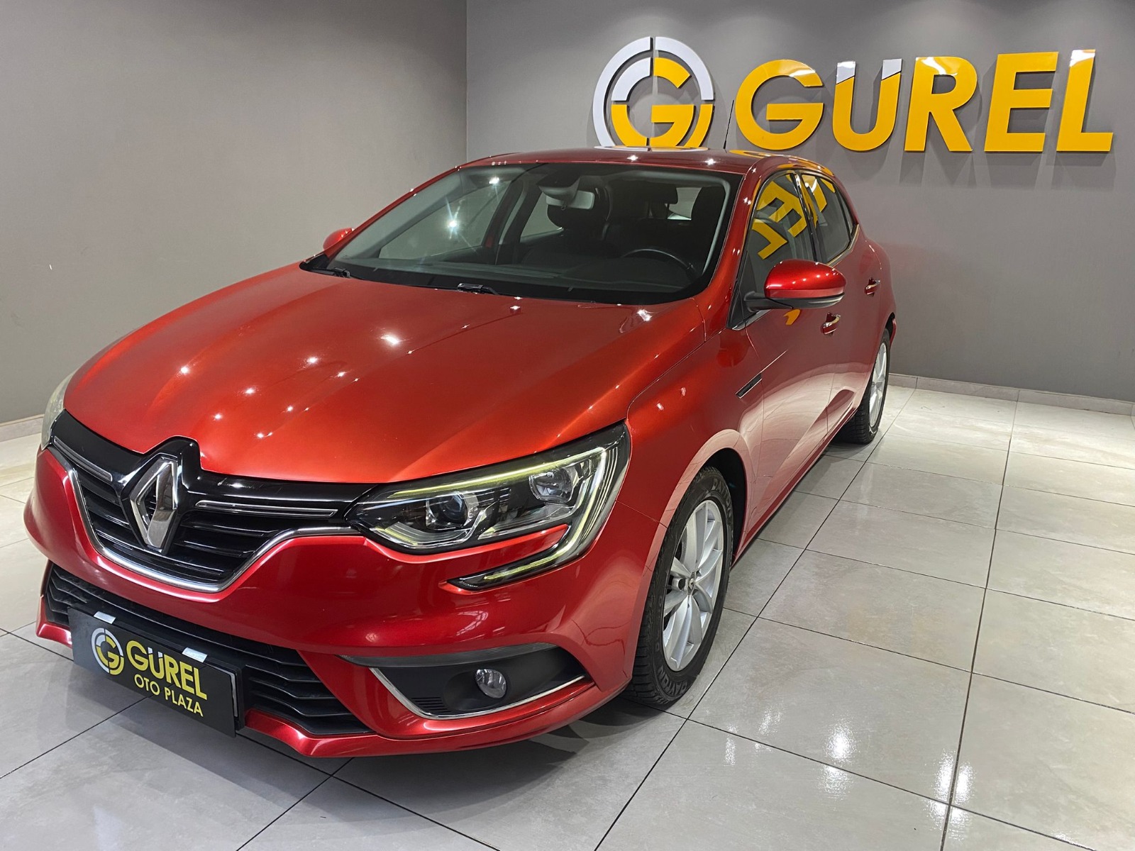 2018 Benzin Manuel Renault Megane Kırmızı Gürel Tasarım Aksesuar Otomotiv San. Tic. Ltd. Şti.