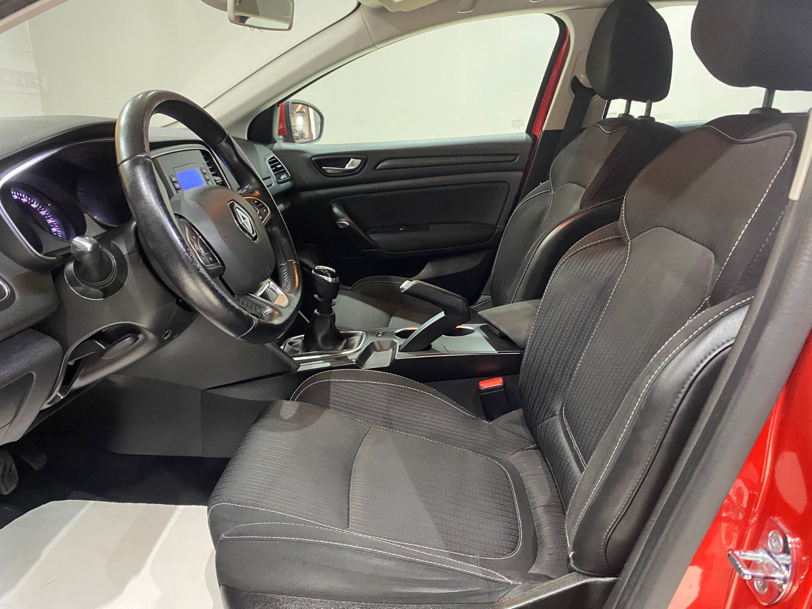 2018 Benzin Manuel Renault Megane Kırmızı Gürel Tasarım Aksesuar Otomotiv San. Tic. Ltd. Şti.