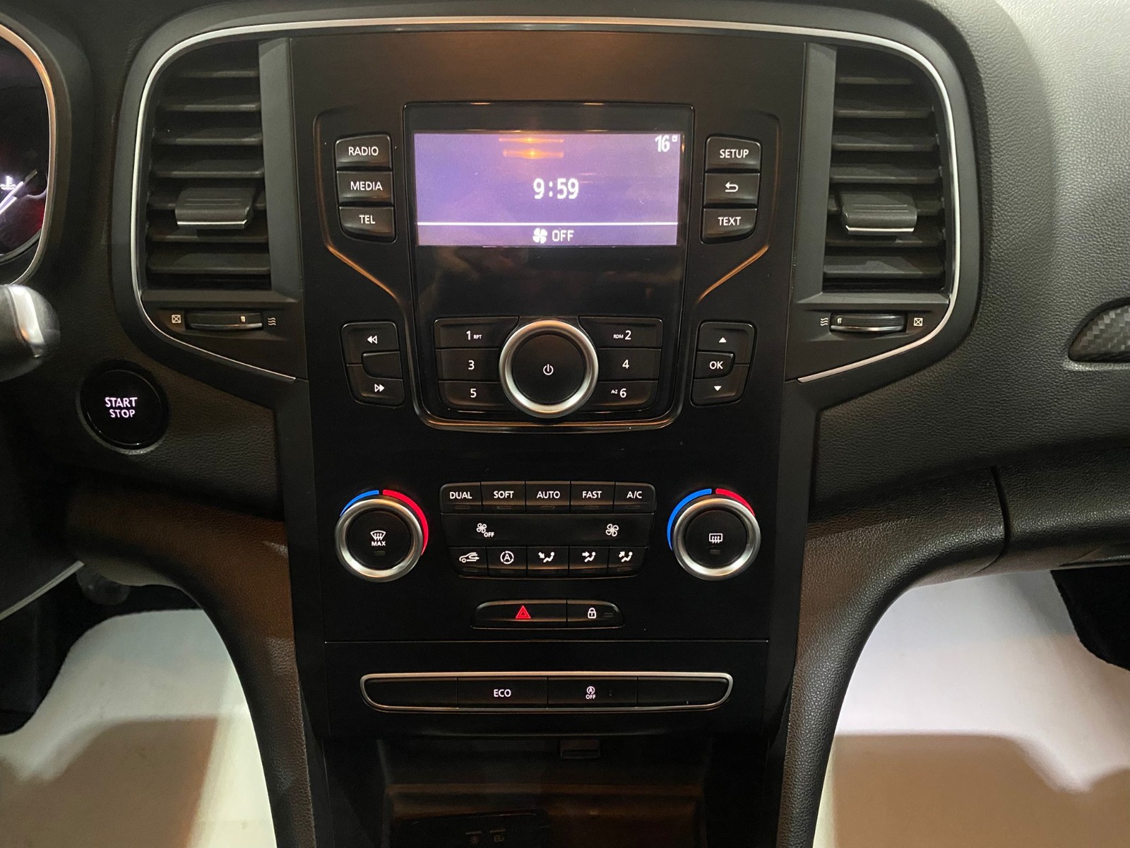 2018 Benzin Manuel Renault Megane Kırmızı Gürel Tasarım Aksesuar Otomotiv San. Tic. Ltd. Şti.