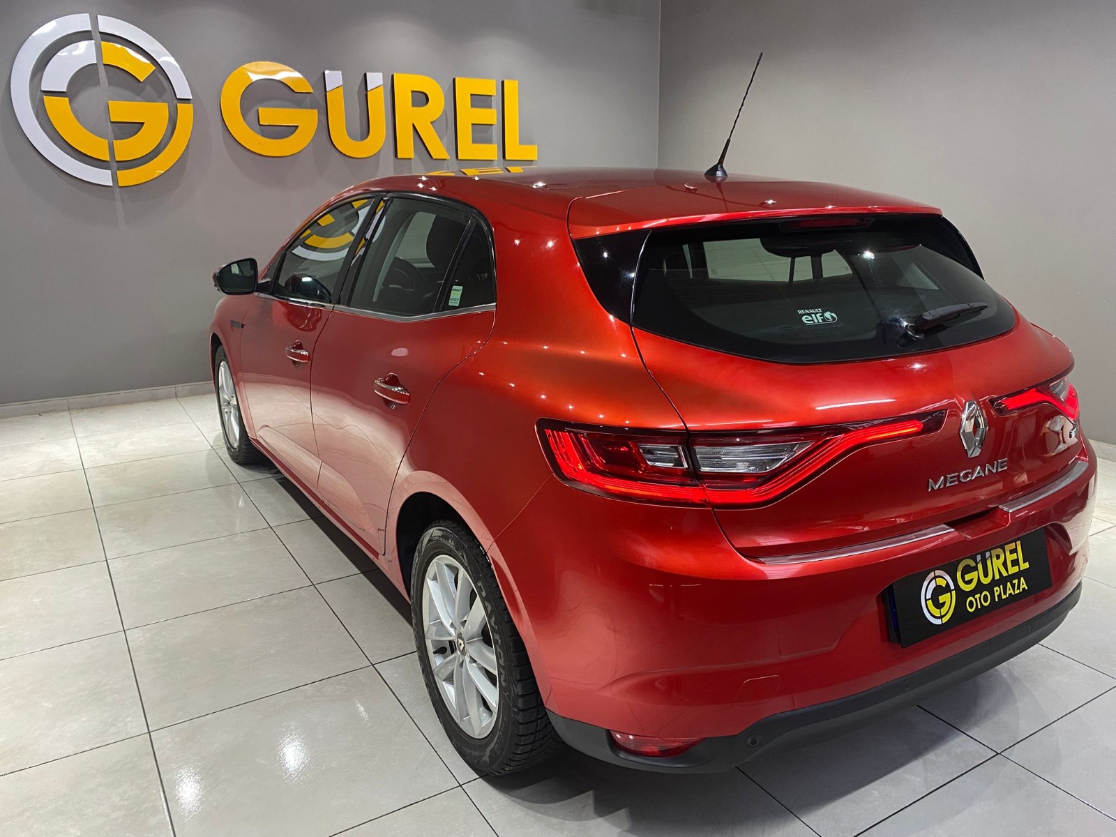 2018 Benzin Manuel Renault Megane Kırmızı Gürel Tasarım Aksesuar Otomotiv San. Tic. Ltd. Şti.