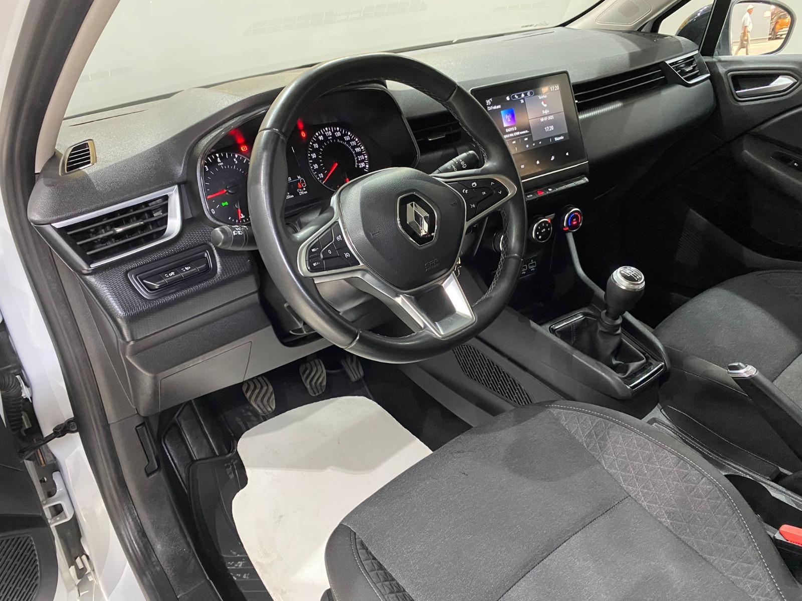 2023 Benzin Manuel Renault Clio Beyaz Gürel Tasarım Aksesuar Otomotiv San. Tic. Ltd. Şti.