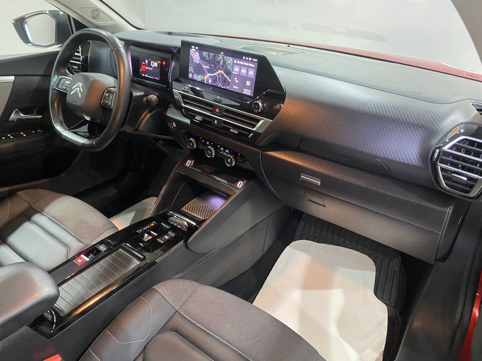 2024 Benzin Otomatik Citroen C4 X Kırmızı Gürel Tasarım Aksesuar Otomotiv San. Tic. Ltd. Şti.