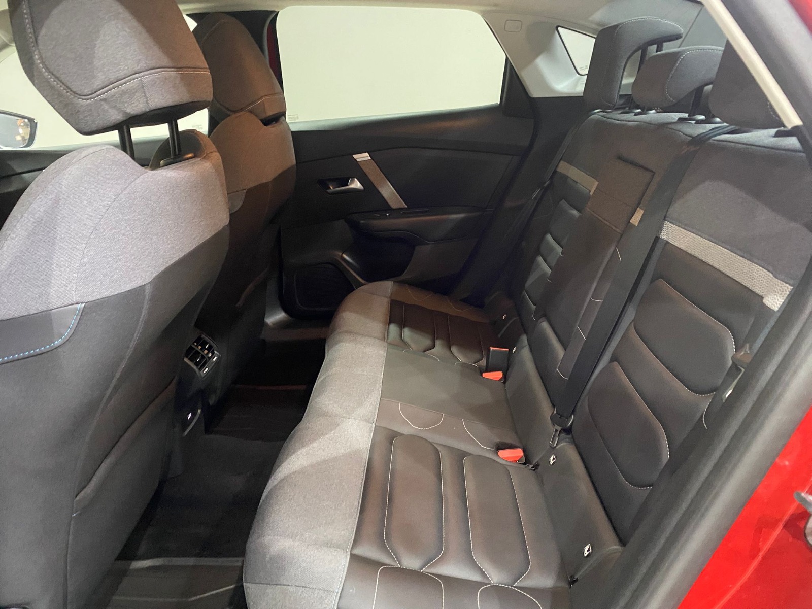 2024 Benzin Otomatik Citroen C4 X Kırmızı Gürel Tasarım Aksesuar Otomotiv San. Tic. Ltd. Şti.