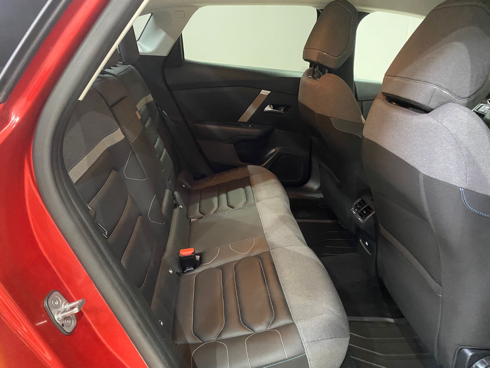 2024 Benzin Otomatik Citroen C4 X Kırmızı Gürel Tasarım Aksesuar Otomotiv San. Tic. Ltd. Şti.