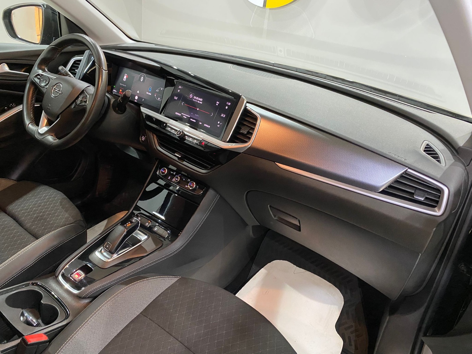 2022 Dizel Otomatik Opel Grandland Siyah Gürel Tasarım Aksesuar Otomotiv San. Tic. Ltd. Şti.