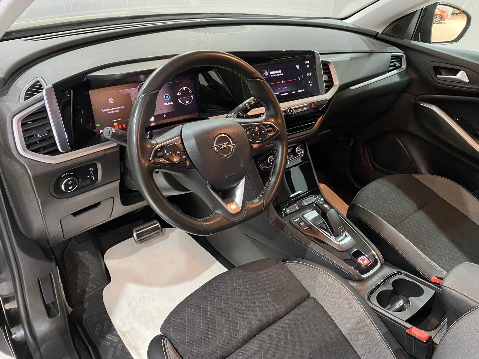 2022 Dizel Otomatik Opel Grandland Siyah Gürel Tasarım Aksesuar Otomotiv San. Tic. Ltd. Şti.