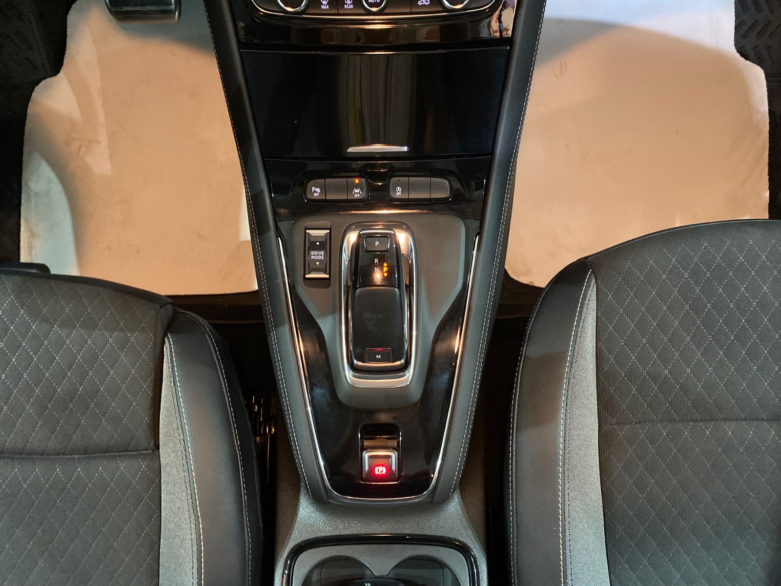 2022 Dizel Otomatik Opel Grandland Siyah Gürel Tasarım Aksesuar Otomotiv San. Tic. Ltd. Şti.