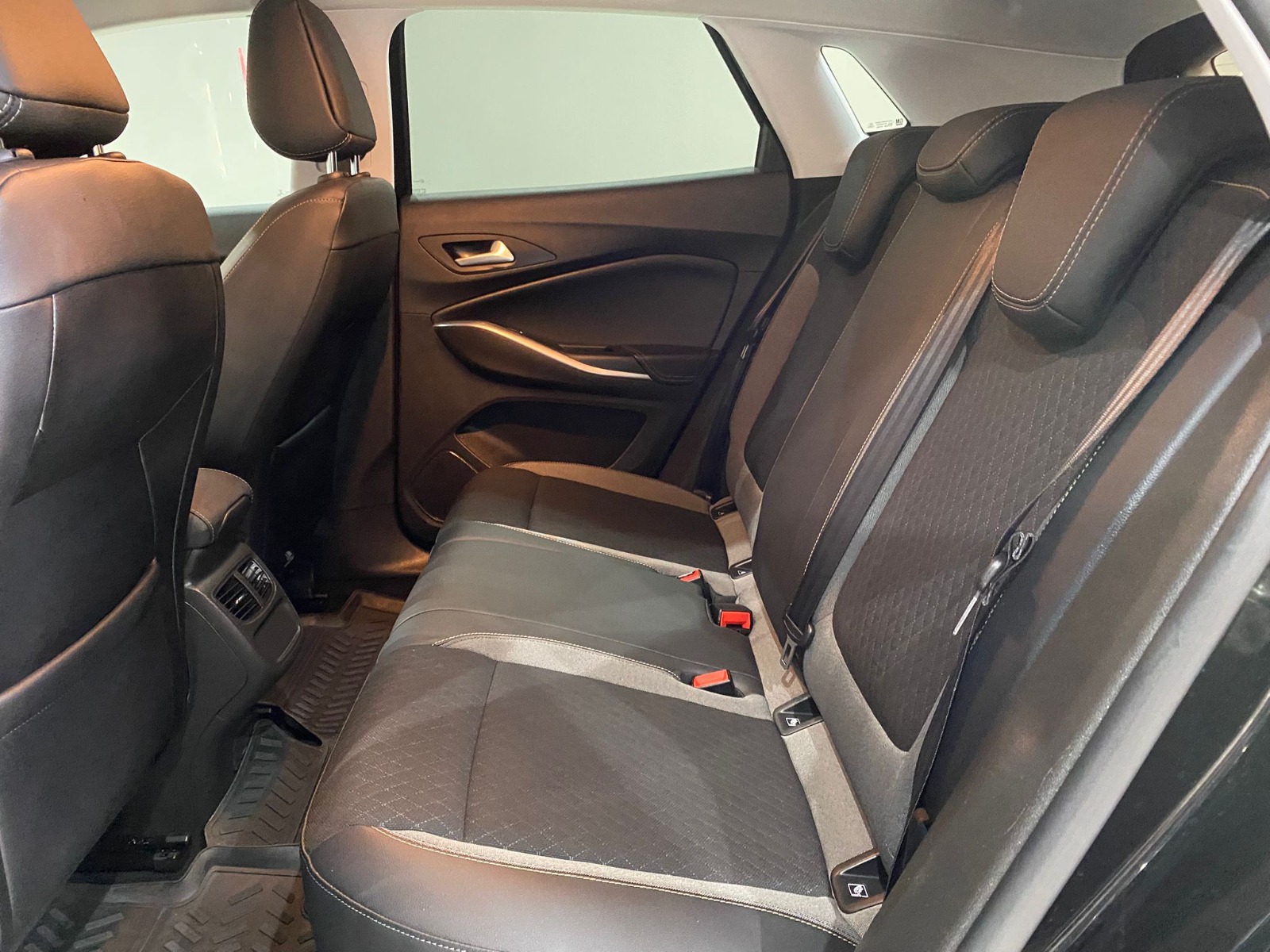 2022 Dizel Otomatik Opel Grandland Siyah Gürel Tasarım Aksesuar Otomotiv San. Tic. Ltd. Şti.