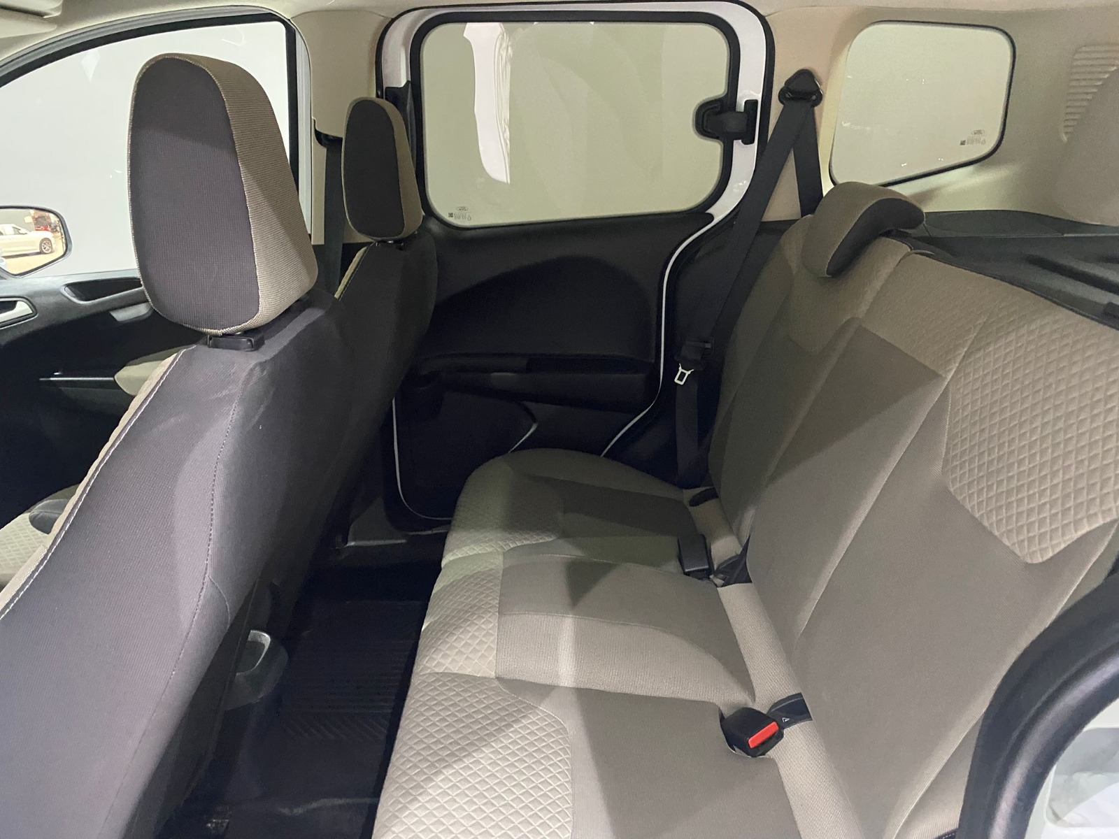 2023 Benzin Manuel Ford Tourneo Courier Beyaz Gürel Tasarım Aksesuar Otomotiv San. Tic. Ltd. Şti.