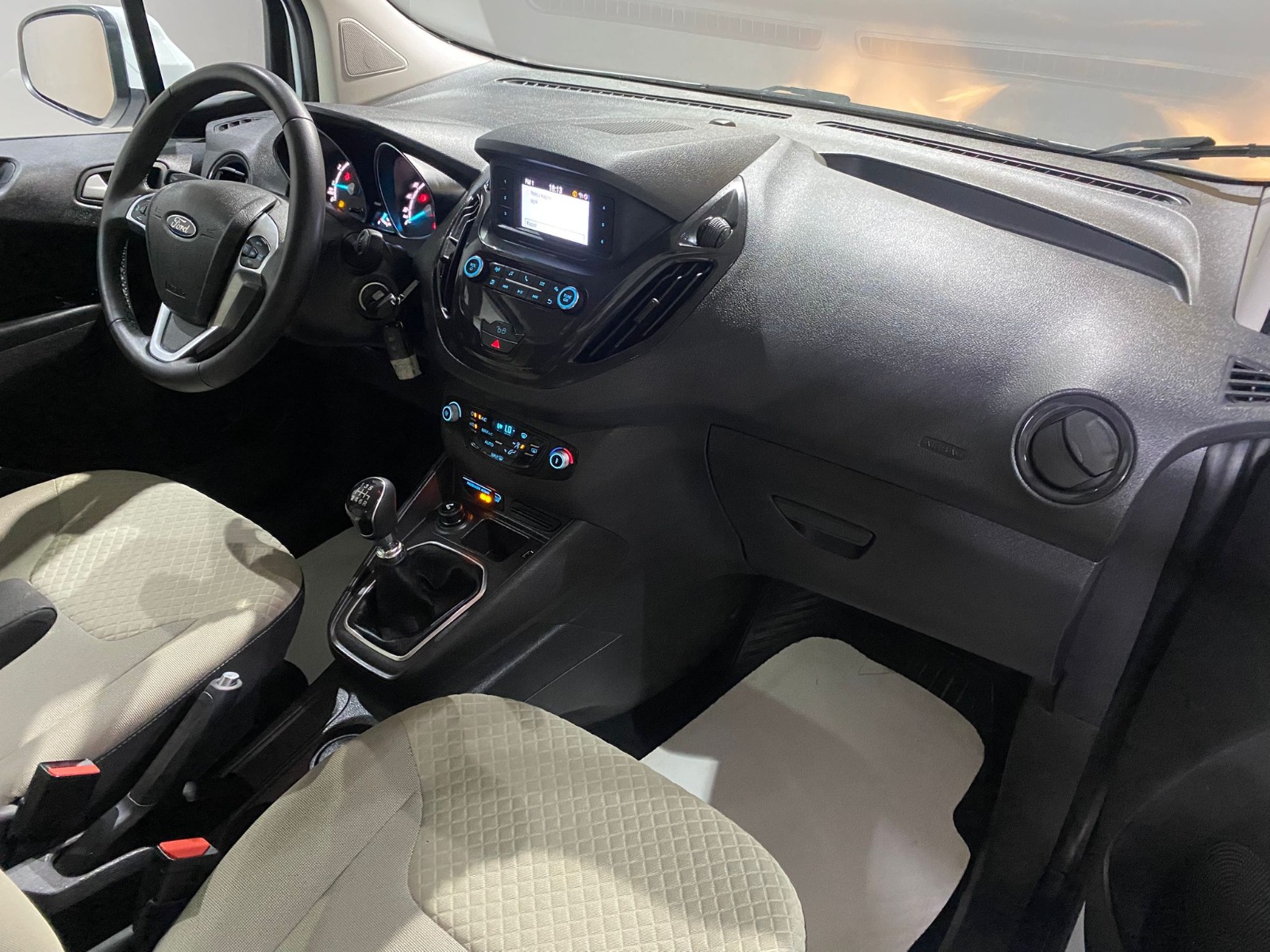 2023 Benzin Manuel Ford Tourneo Courier Beyaz Gürel Tasarım Aksesuar Otomotiv San. Tic. Ltd. Şti.