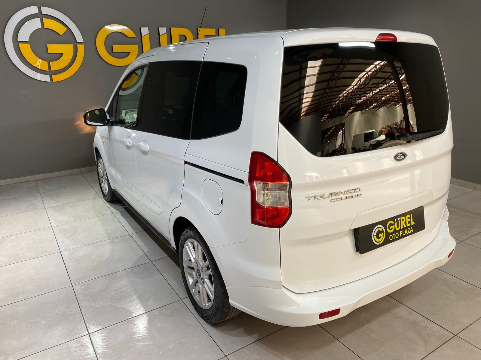 2023 Benzin Manuel Ford Tourneo Courier Beyaz Gürel Tasarım Aksesuar Otomotiv San. Tic. Ltd. Şti.