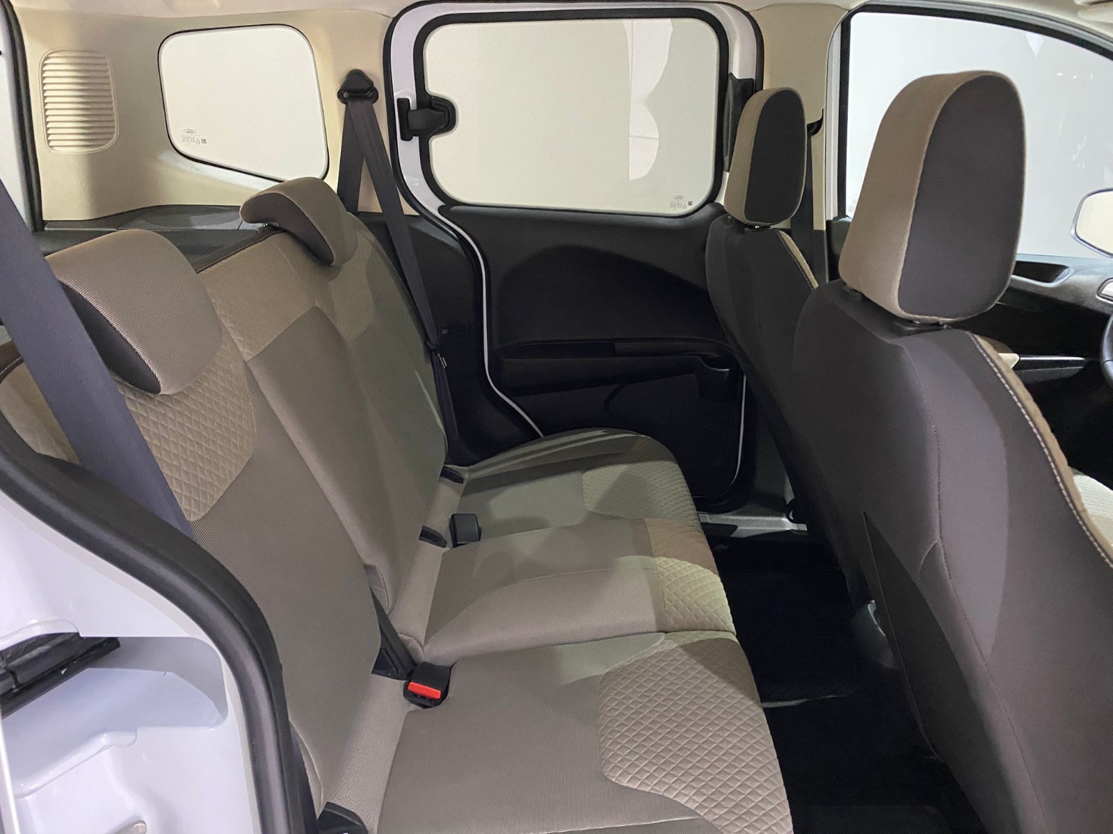2023 Benzin Manuel Ford Tourneo Courier Beyaz Gürel Tasarım Aksesuar Otomotiv San. Tic. Ltd. Şti.