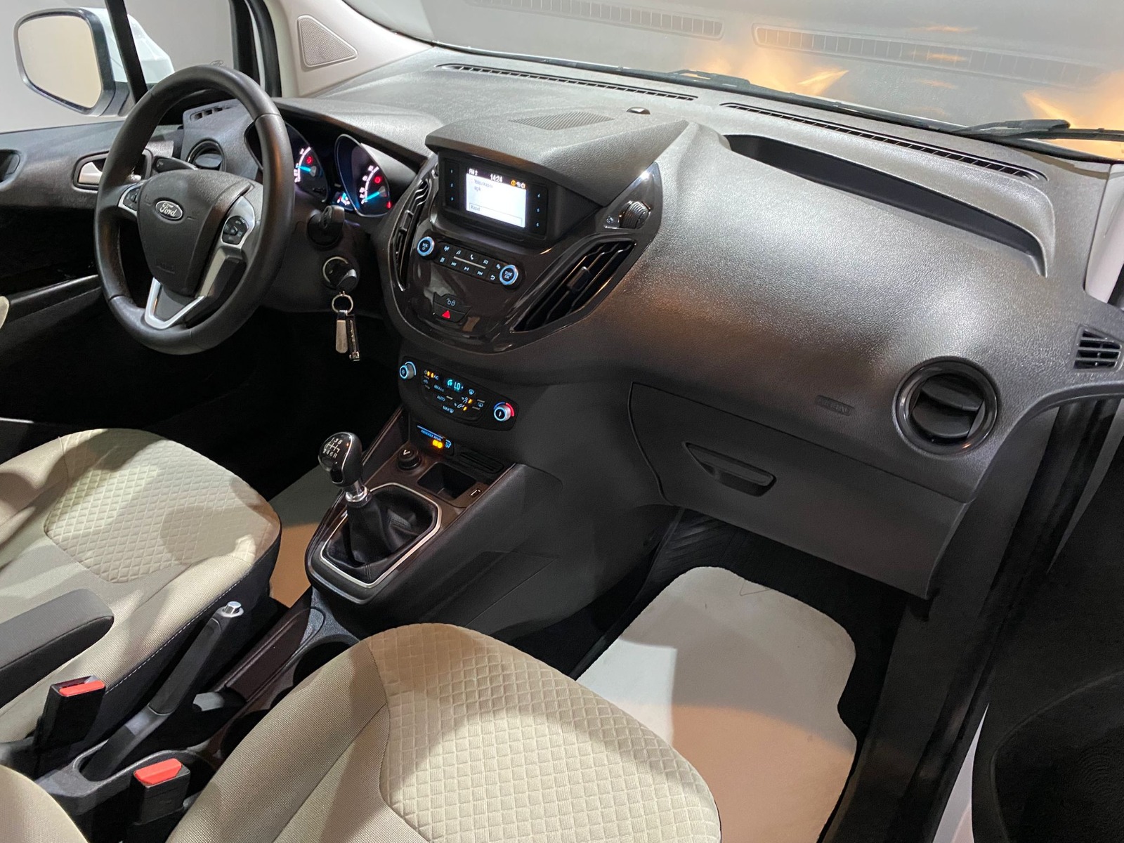2023 Benzin Manuel Ford Tourneo Courier Beyaz Gürel Tasarım Aksesuar Otomotiv San. Tic. Ltd. Şti.