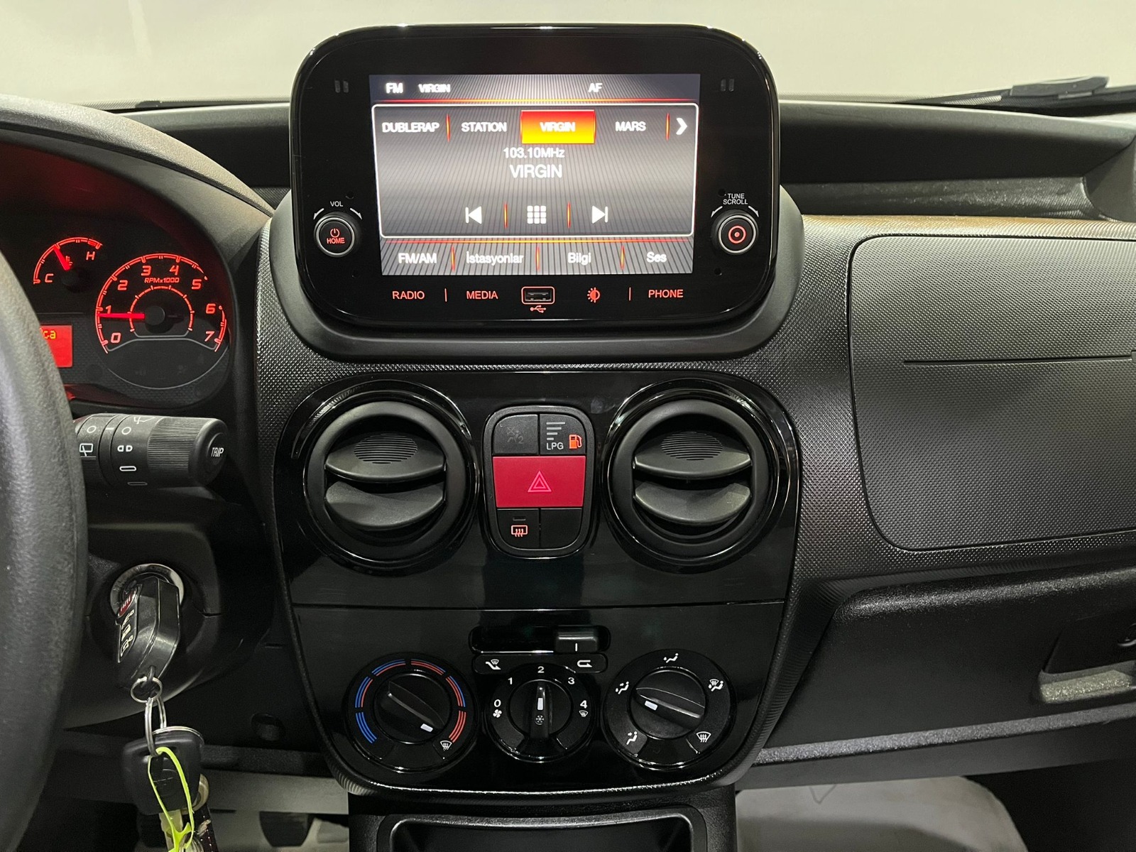 2024 Benzin + LPG Manuel Fiat Fiorino Gri Gürel Tasarım Aksesuar Otomotiv San. Tic. Ltd. Şti.