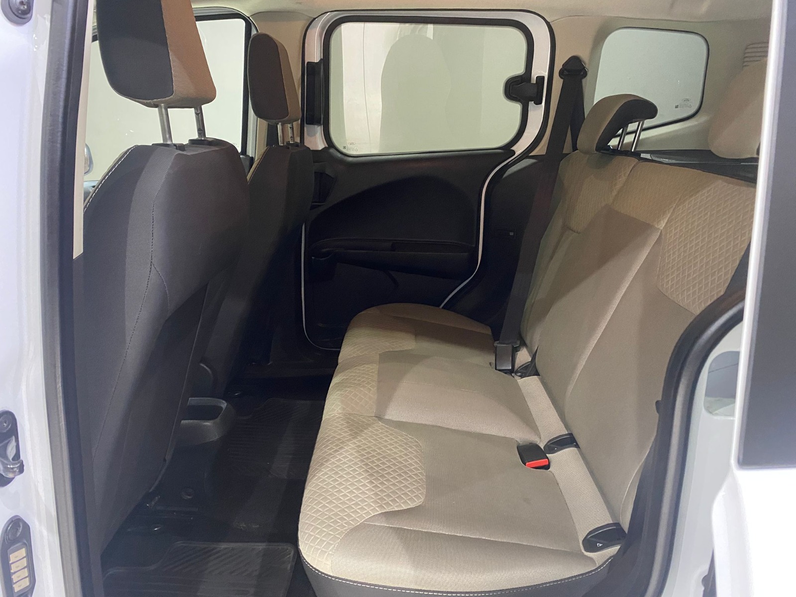 2023 Benzin Manuel Ford Tourneo Courier Beyaz Gürel Tasarım Aksesuar Otomotiv San. Tic. Ltd. Şti.