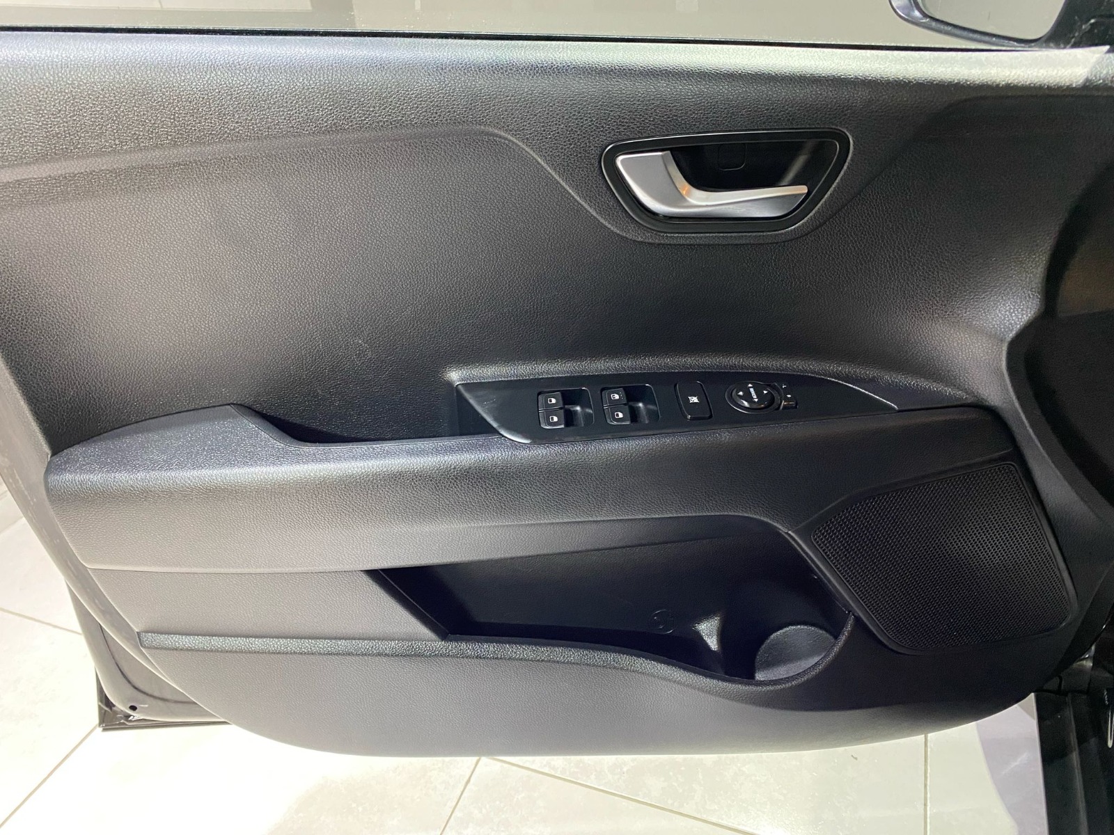 2023 Benzin Otomatik Kia Stonic Siyah Gürel Tasarım Aksesuar Otomotiv San. Tic. Ltd. Şti.