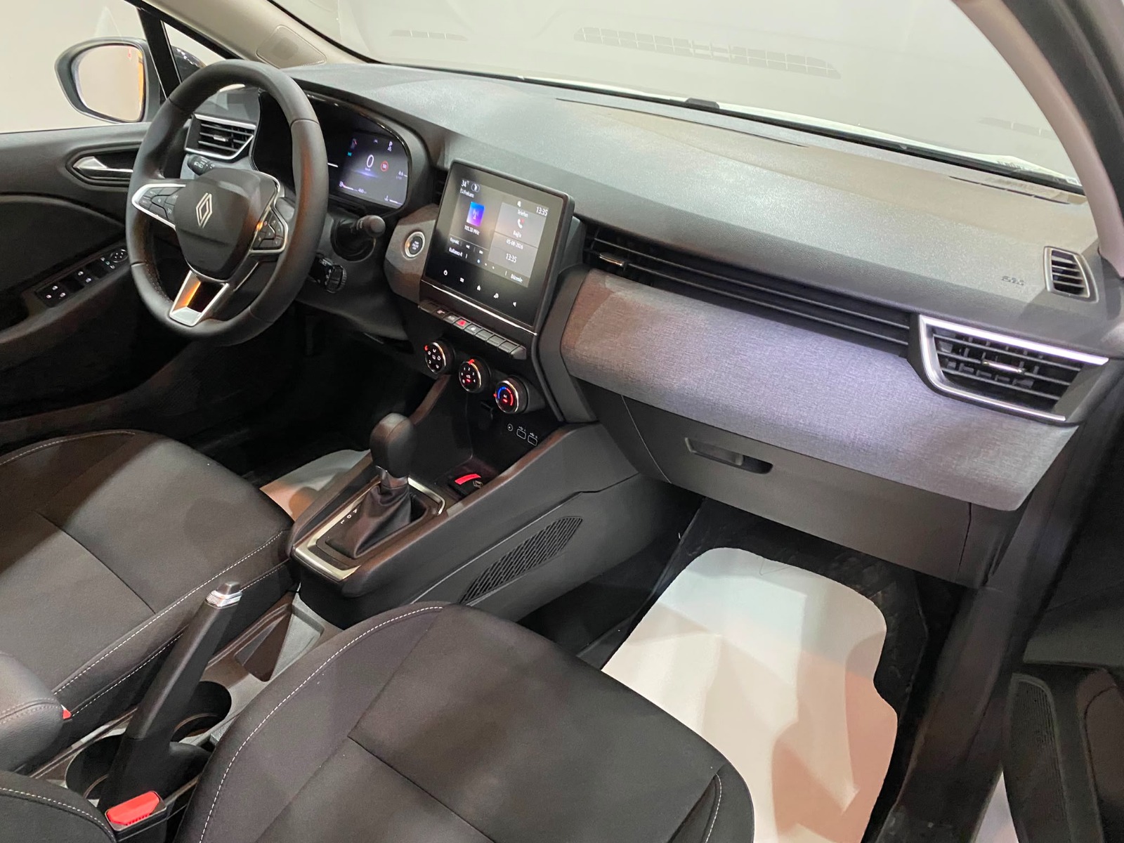 2025 Benzin Otomatik Renault Clio Beyaz Gürel Tasarım Aksesuar Otomotiv San. Tic. Ltd. Şti.