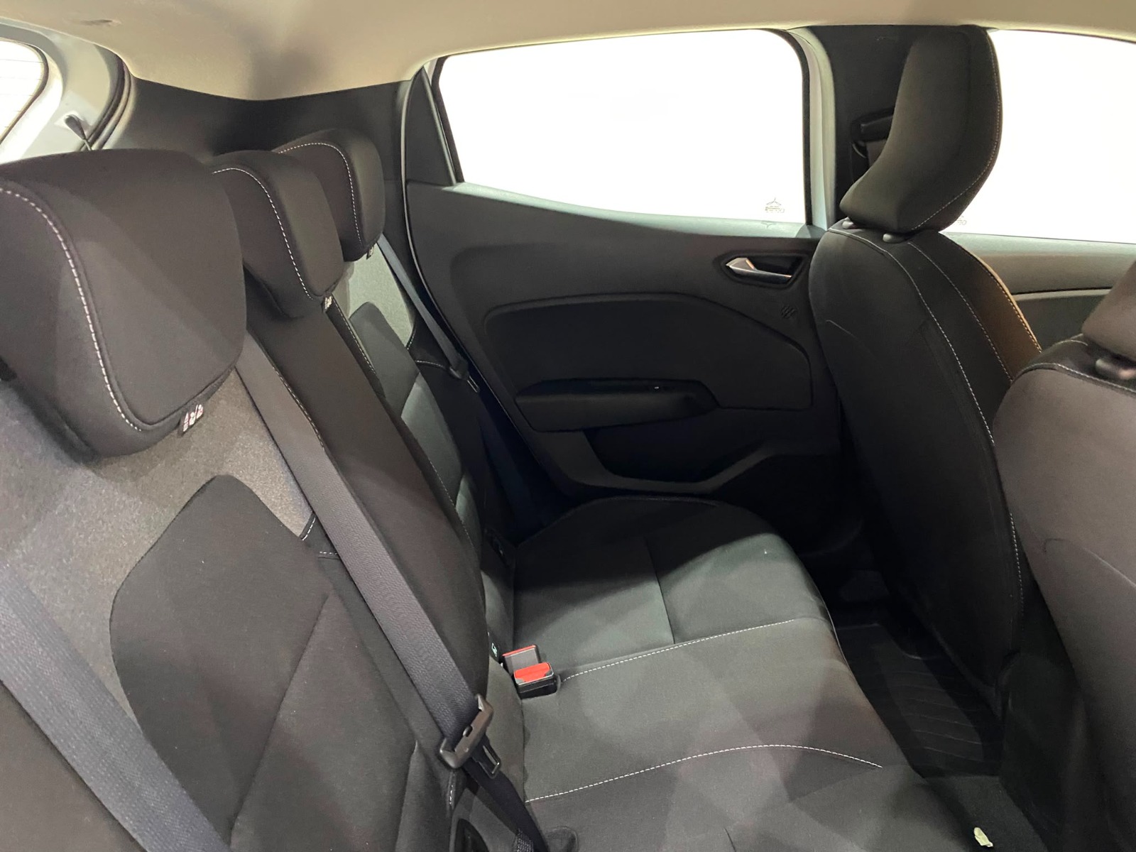 2025 Benzin Otomatik Renault Clio Beyaz Gürel Tasarım Aksesuar Otomotiv San. Tic. Ltd. Şti.