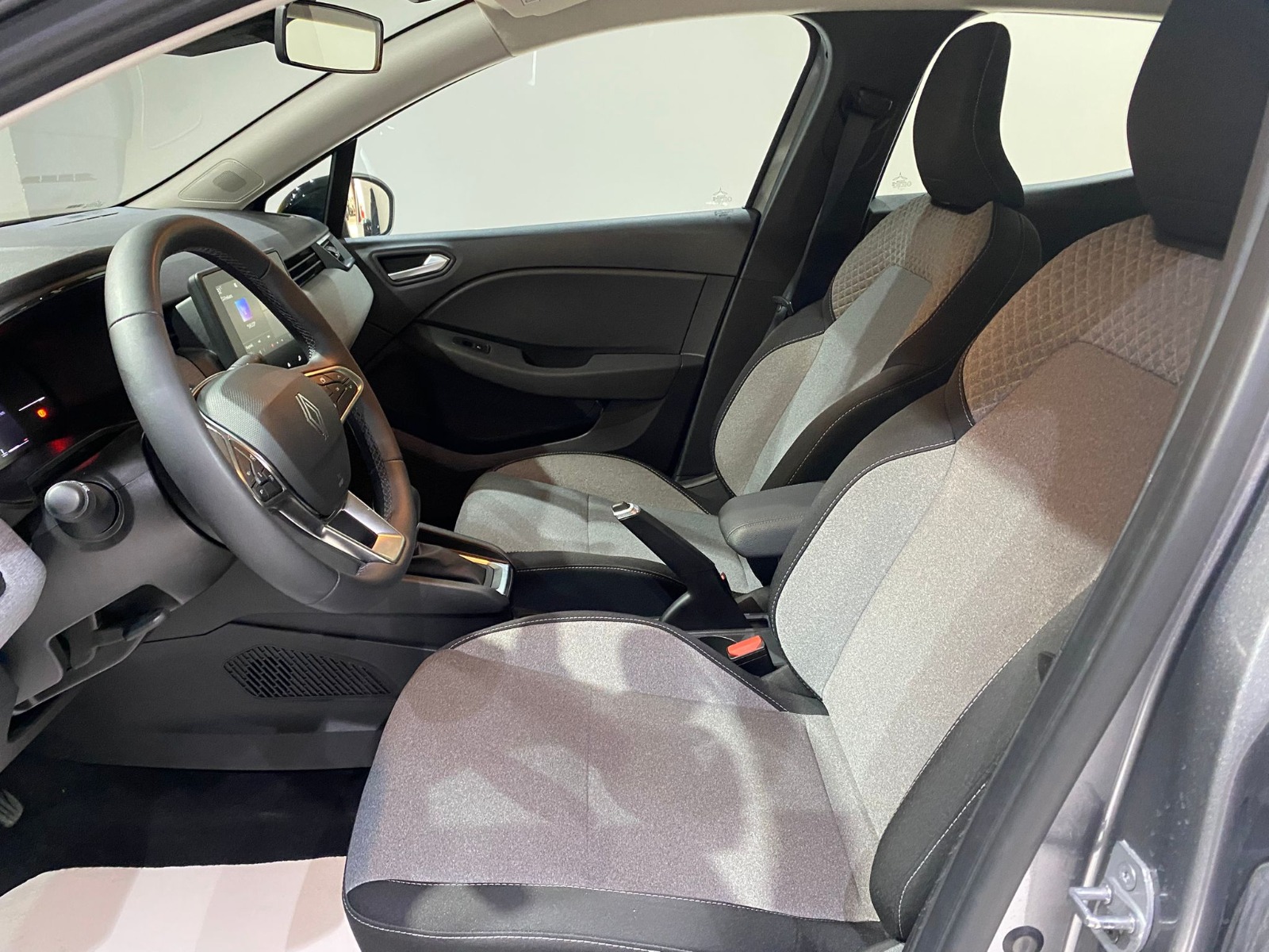 2024 Benzin Otomatik Renault Clio Gri Gürel Tasarım Aksesuar Otomotiv San. Tic. Ltd. Şti.