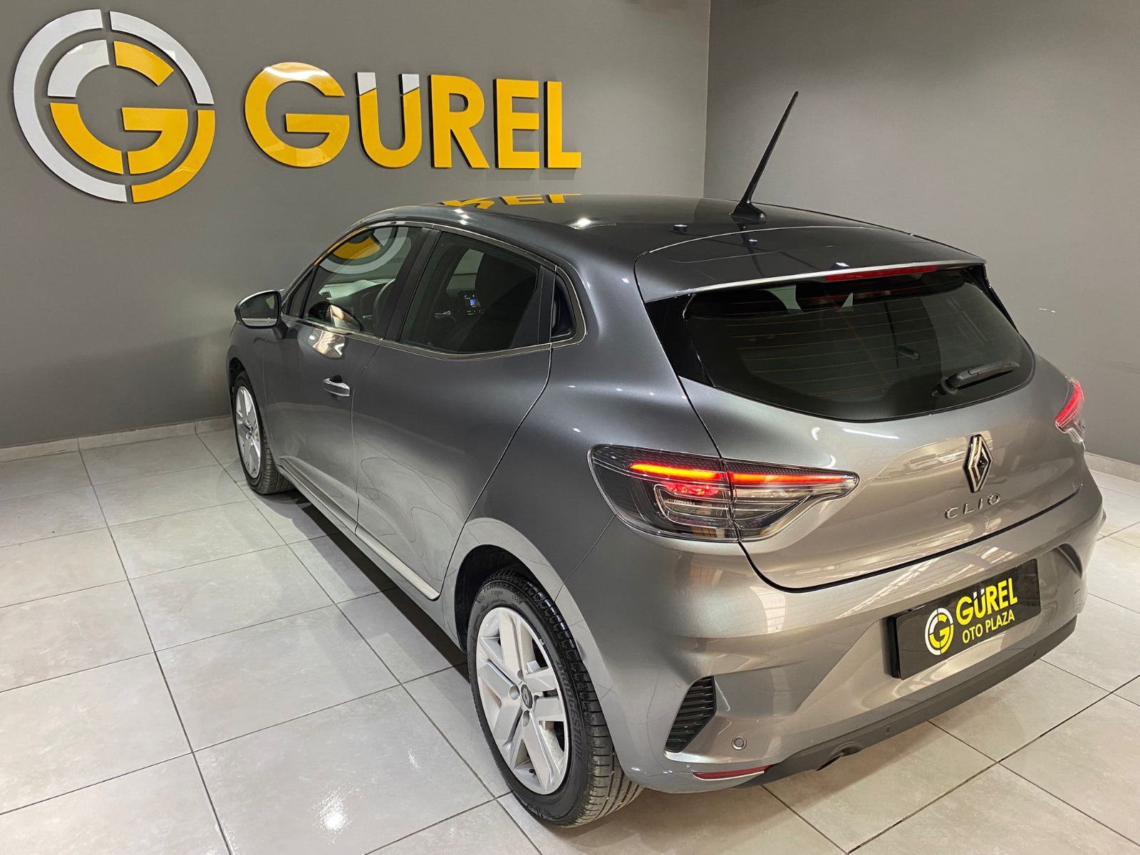 2024 Benzin Otomatik Renault Clio Gri Gürel Tasarım Aksesuar Otomotiv San. Tic. Ltd. Şti.