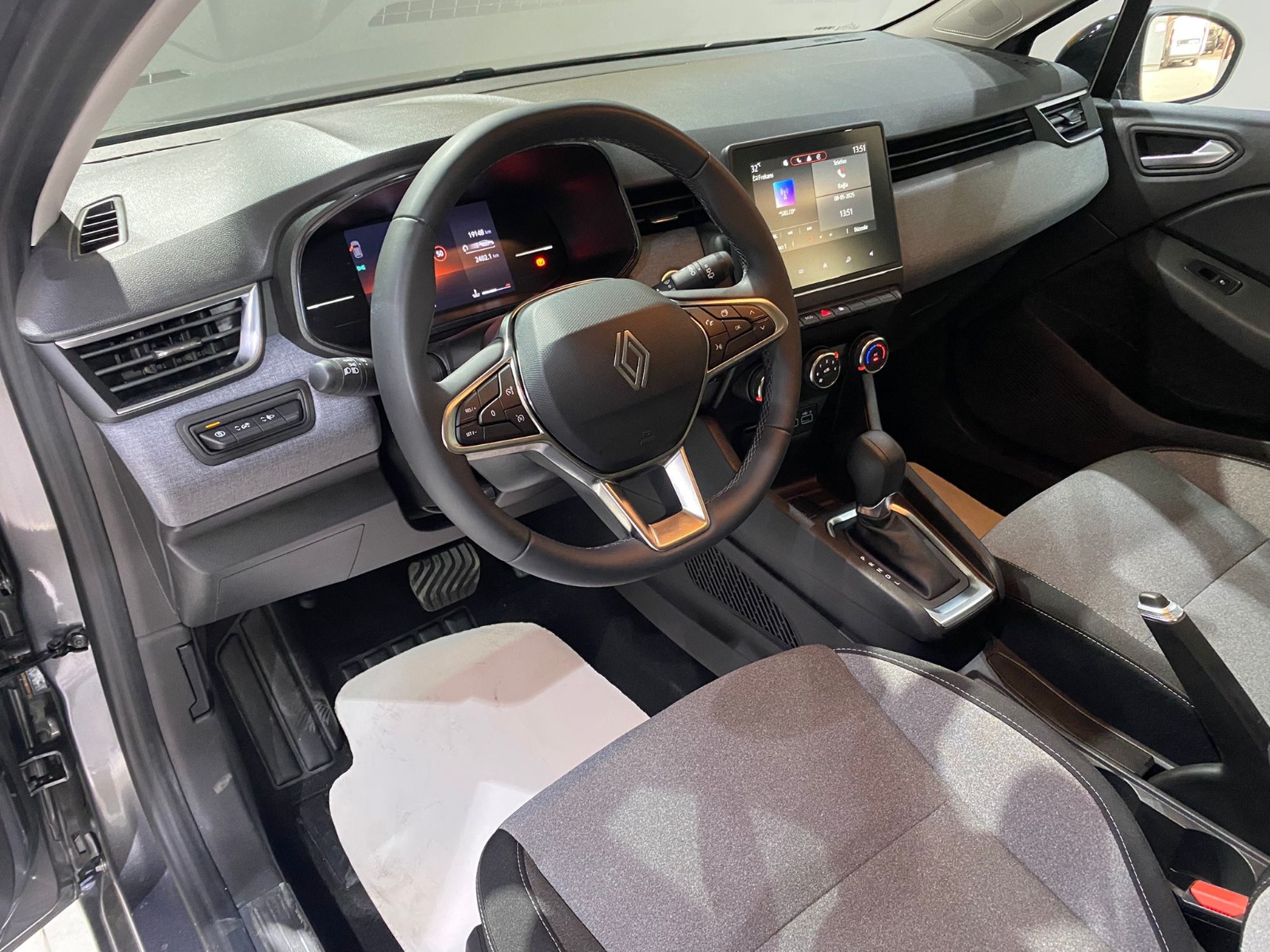 2024 Benzin Otomatik Renault Clio Gri Gürel Tasarım Aksesuar Otomotiv San. Tic. Ltd. Şti.